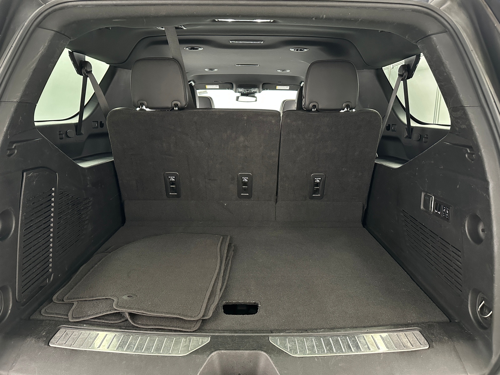 Thumbnail: 2023 Chevrolet Suburban - 6