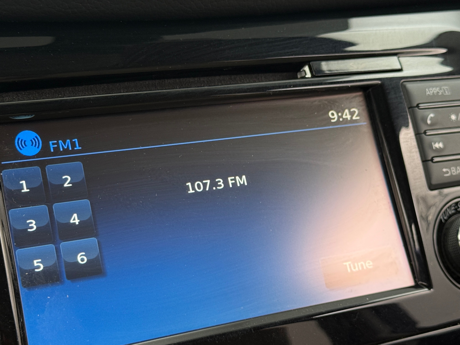 Thumbnail: 2017 Nissan Rogue - 3