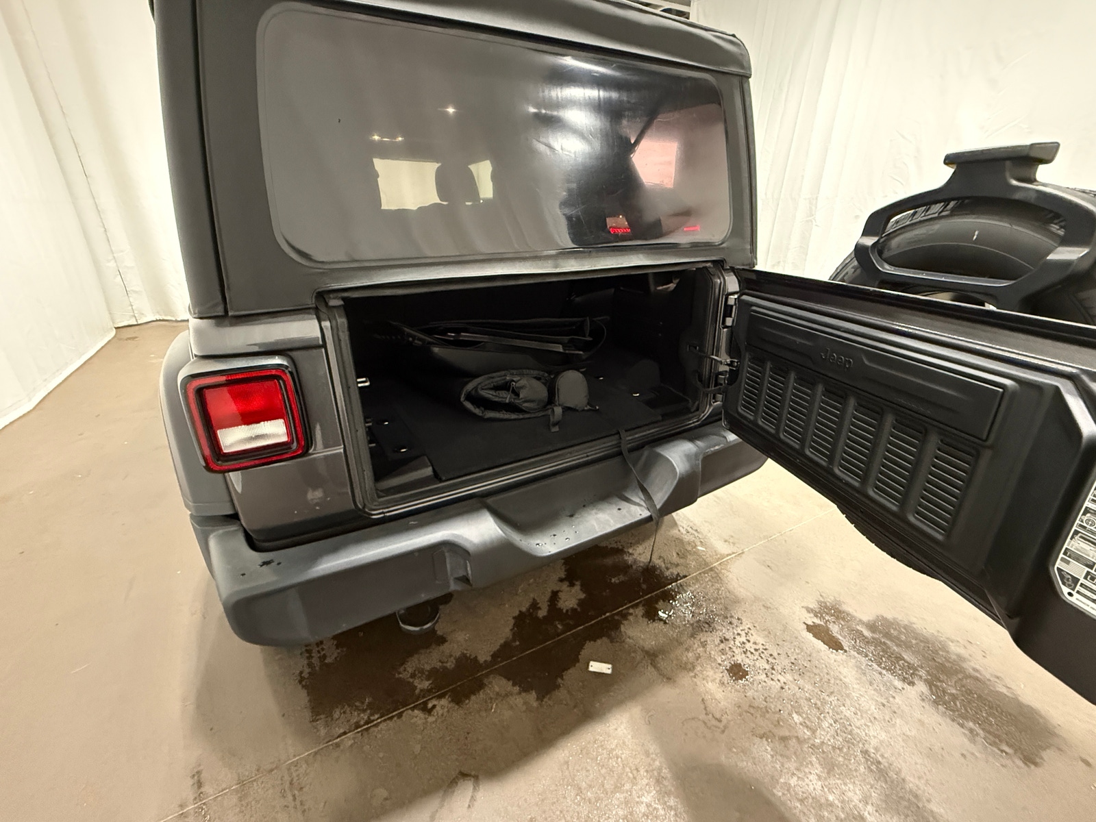 Thumbnail: 2022 Jeep Wrangler - 7