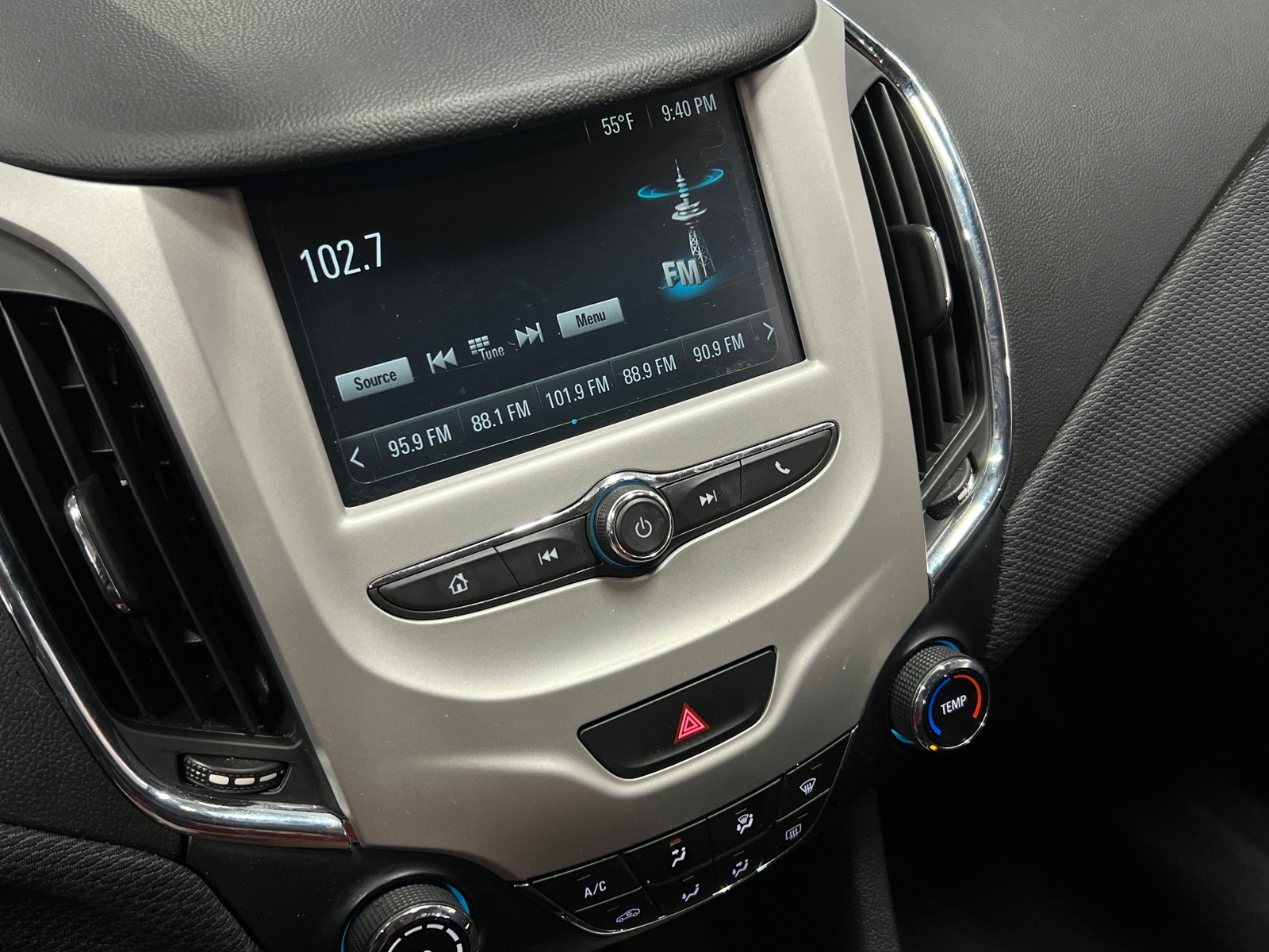 Thumbnail: 2018 Chevrolet Cruze - 4