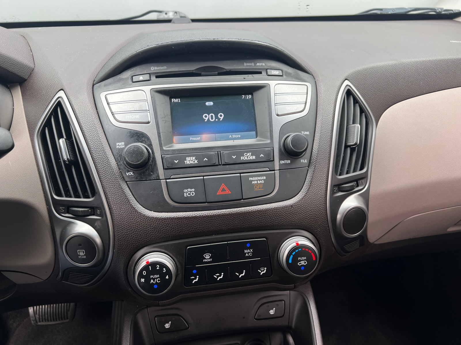 Thumbnail: 2015 Hyundai Tucson - 4