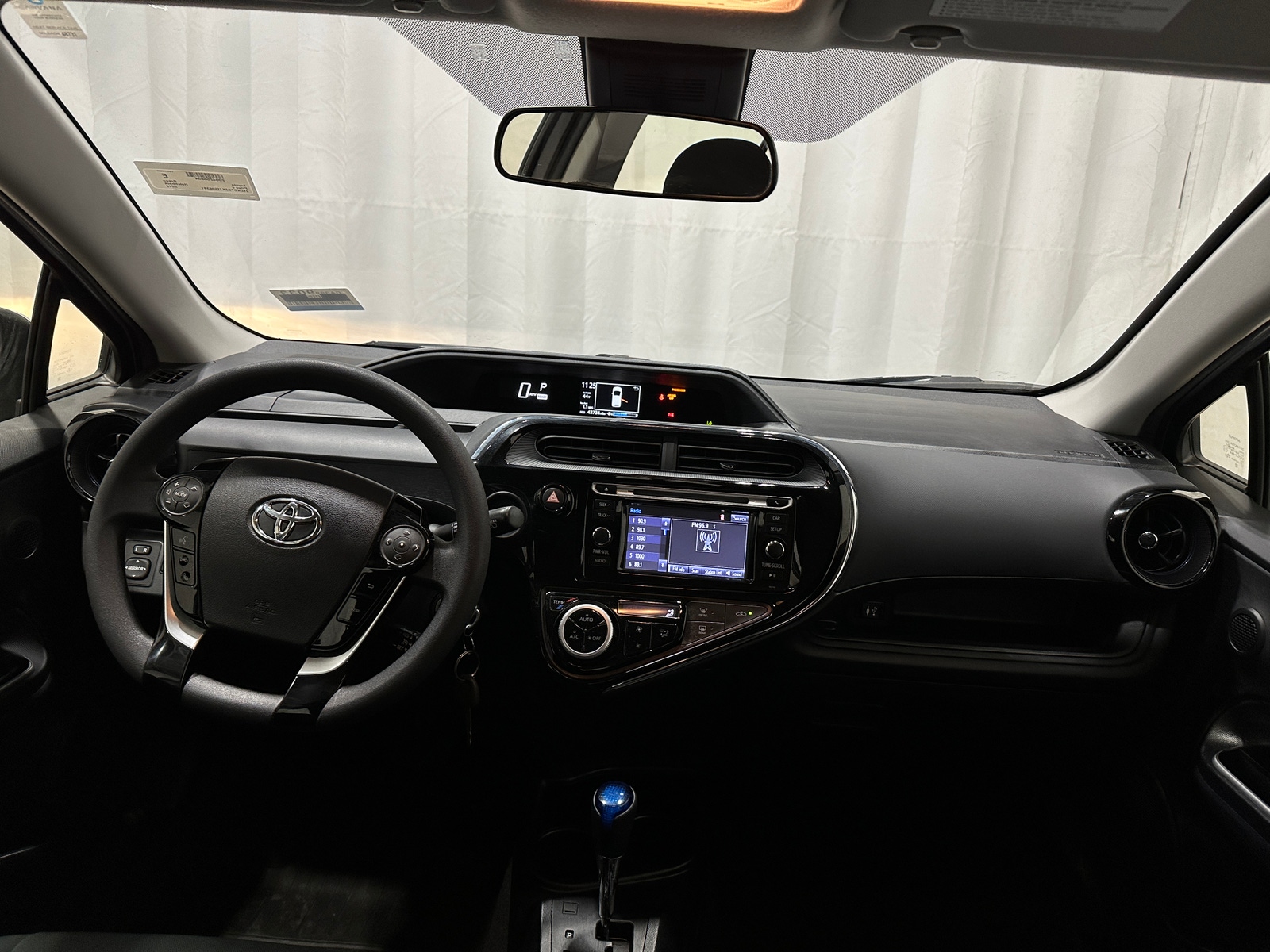 Thumbnail: 2018 Toyota Prius c - 3