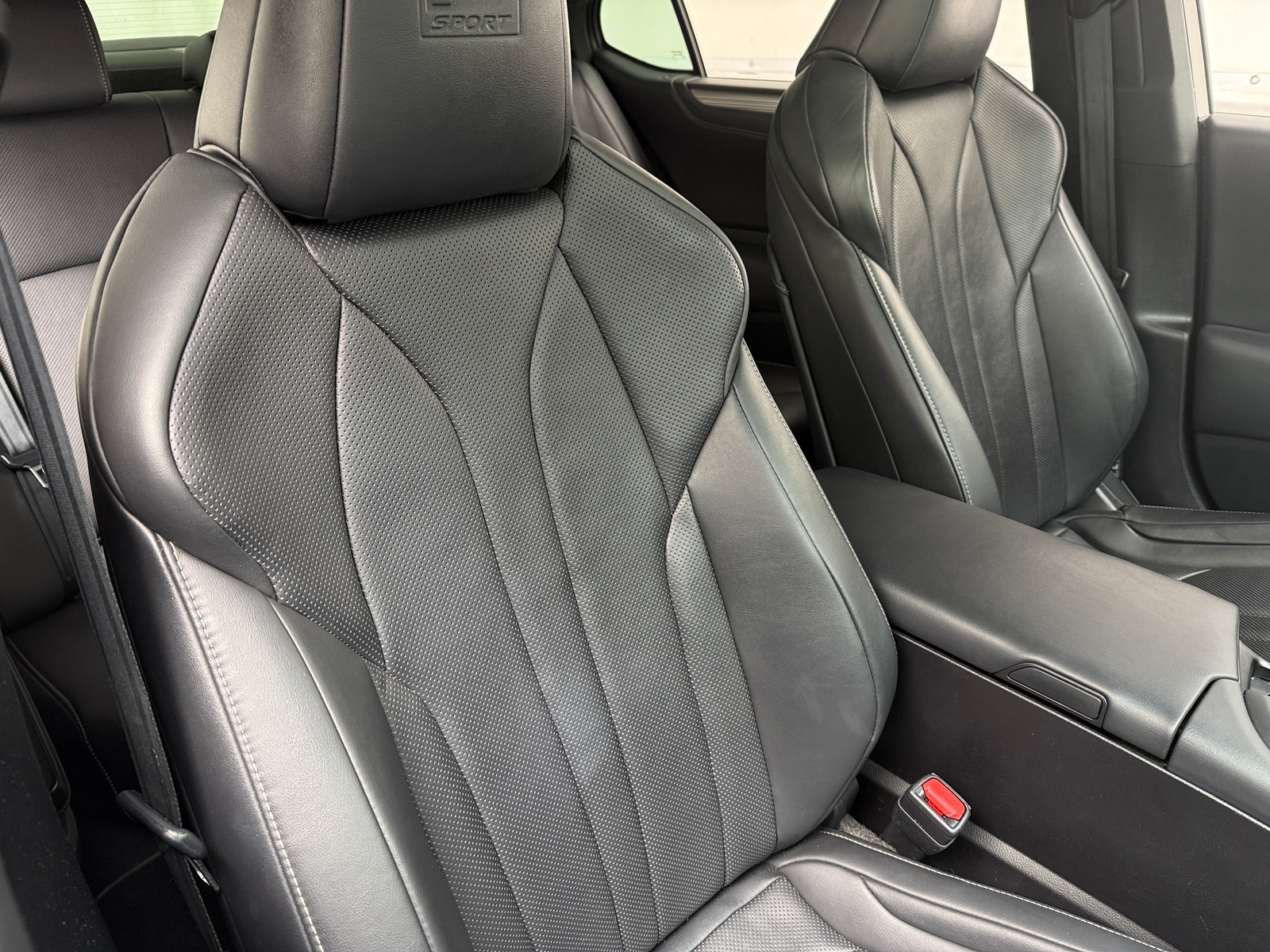 Thumbnail: 2019 Lexus ES - 2