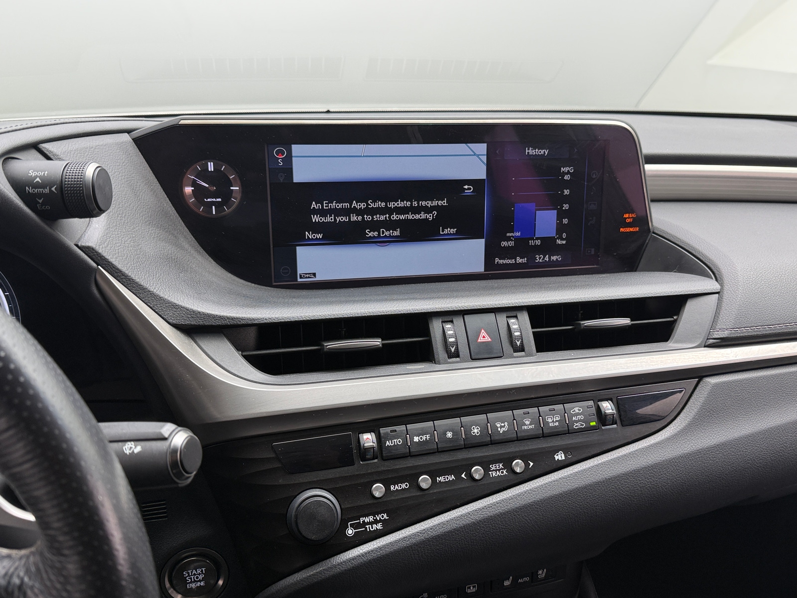 Thumbnail: 2019 Lexus ES - 4