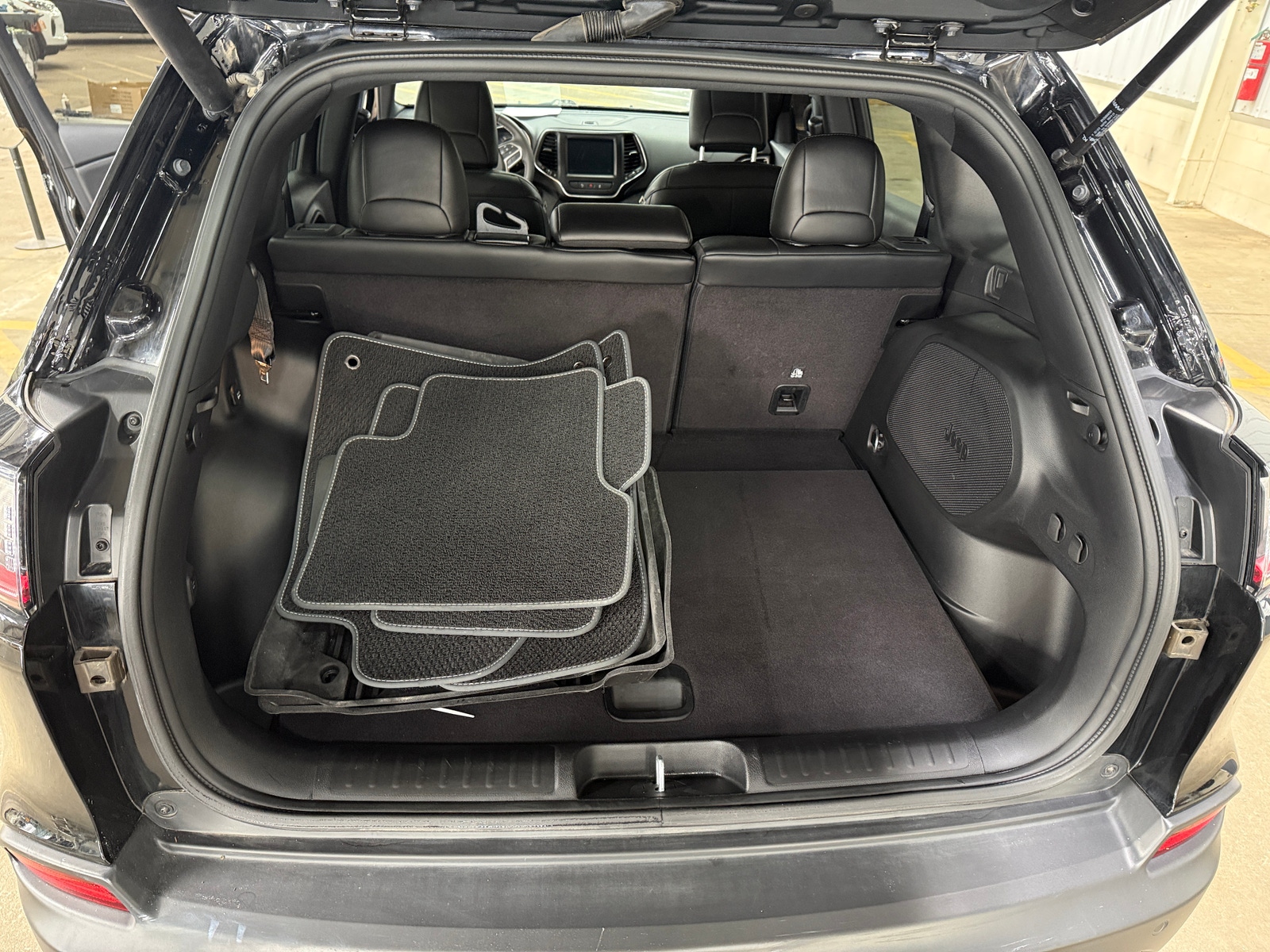 Thumbnail: 2021 Jeep Cherokee - 6