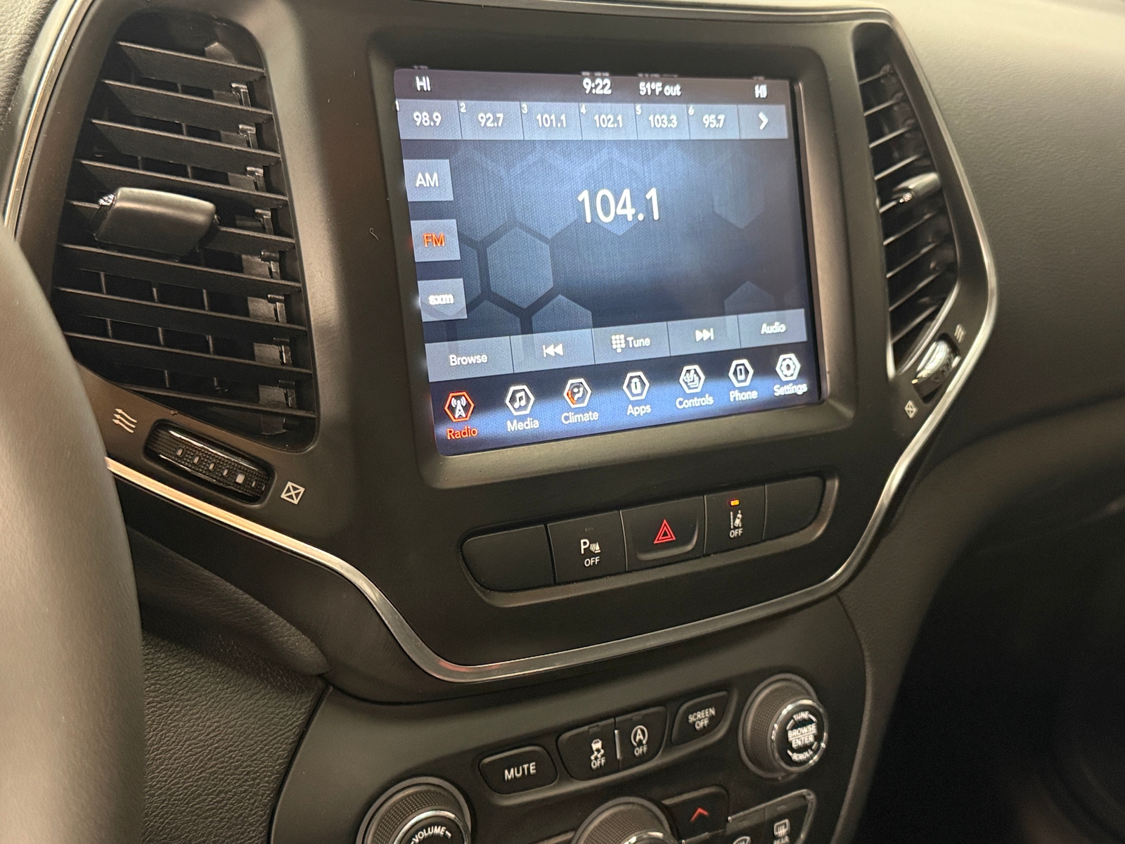 Thumbnail: 2021 Jeep Cherokee - 3