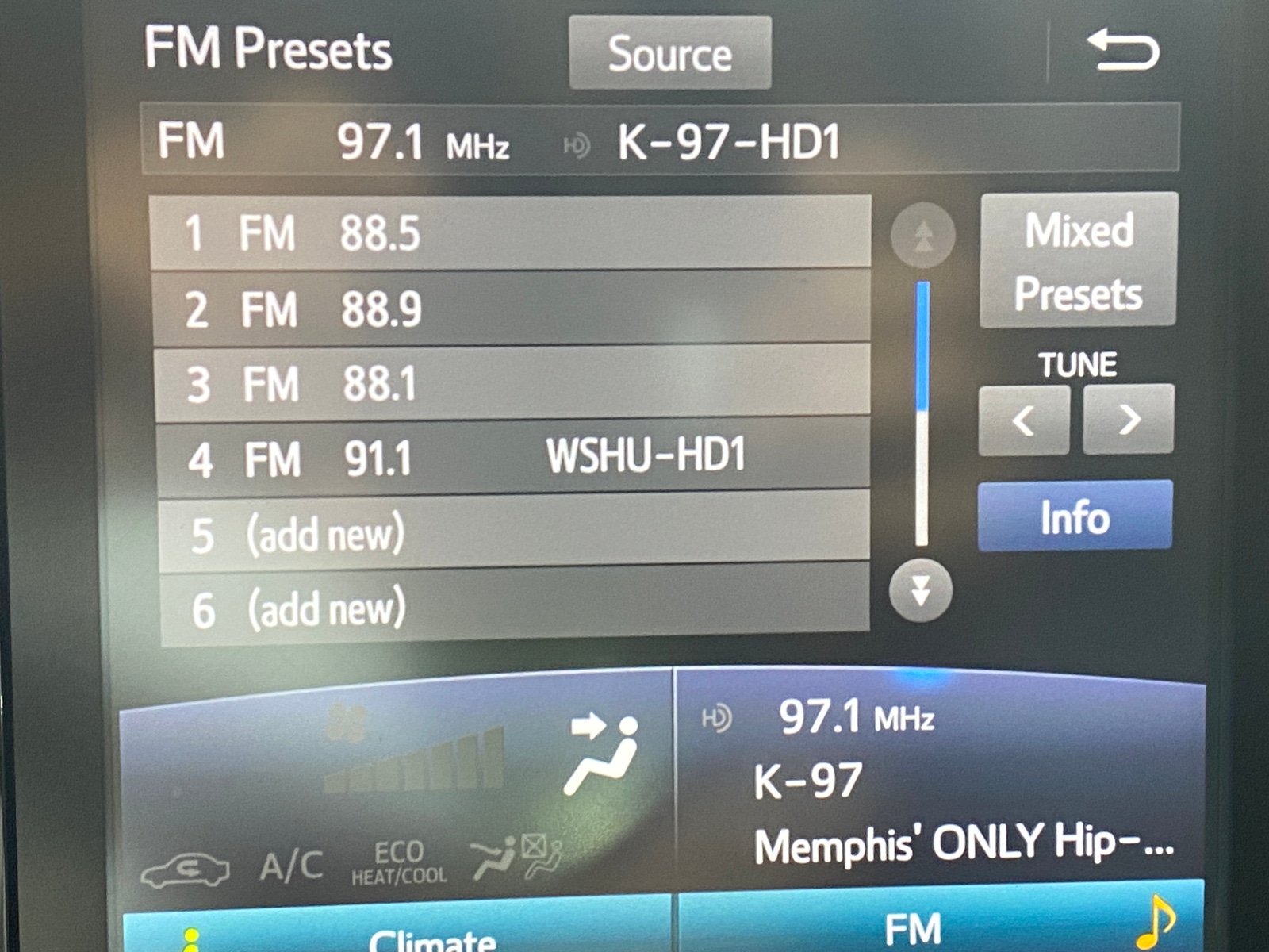 Thumbnail: 2017 Toyota Prius Prime - 3