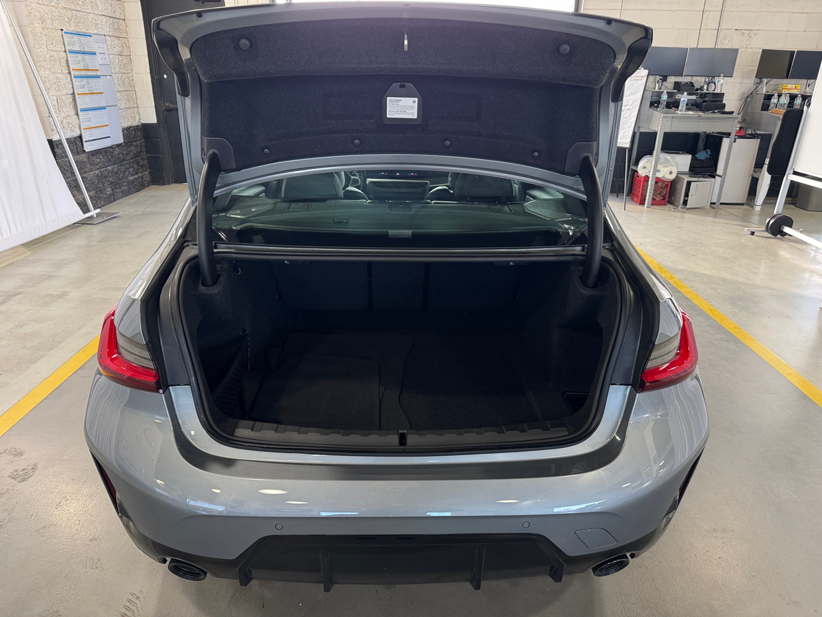 Thumbnail: 2023 BMW 3 Series - 6