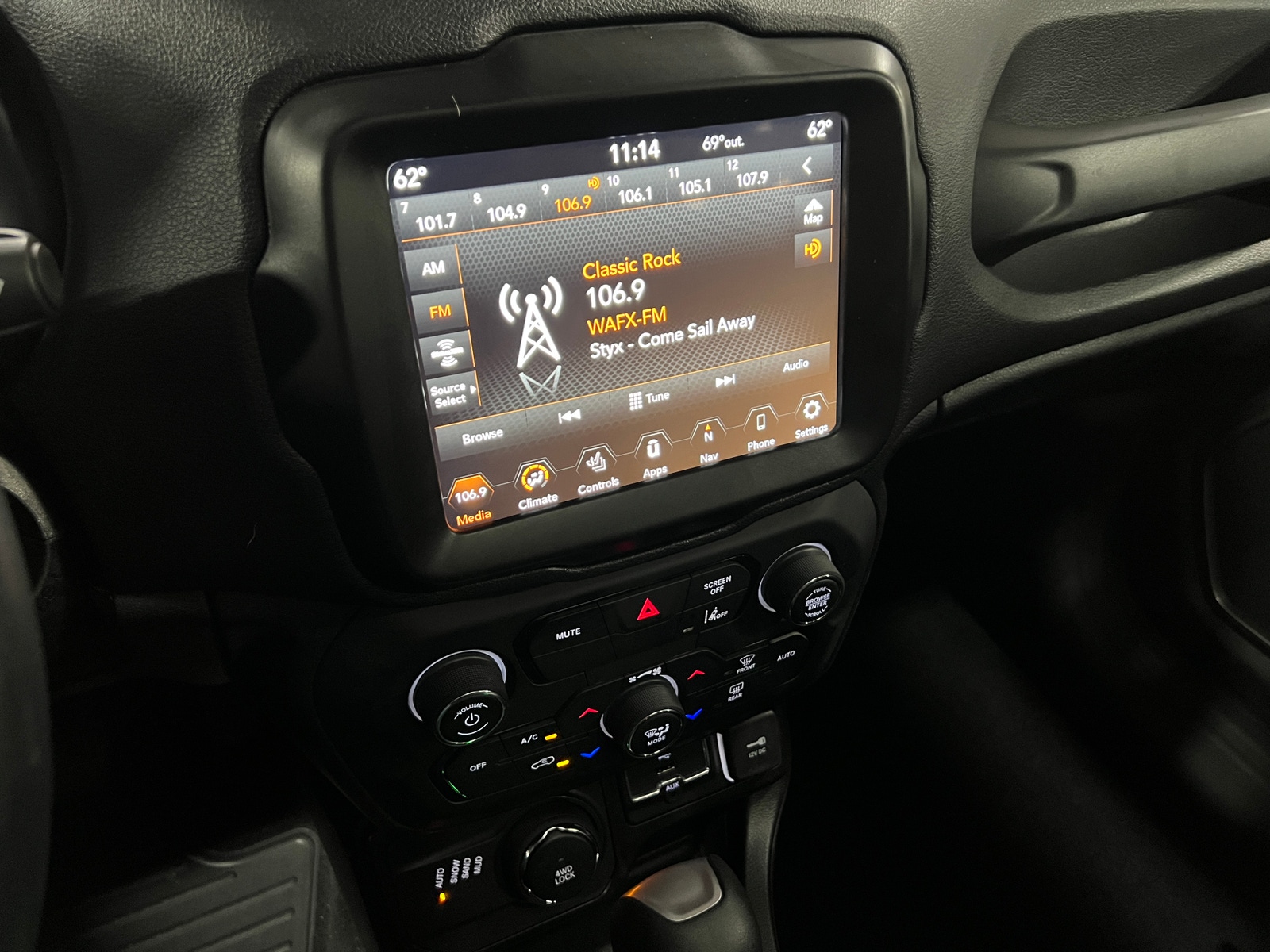 Thumbnail: 2023 Jeep Renegade - 4