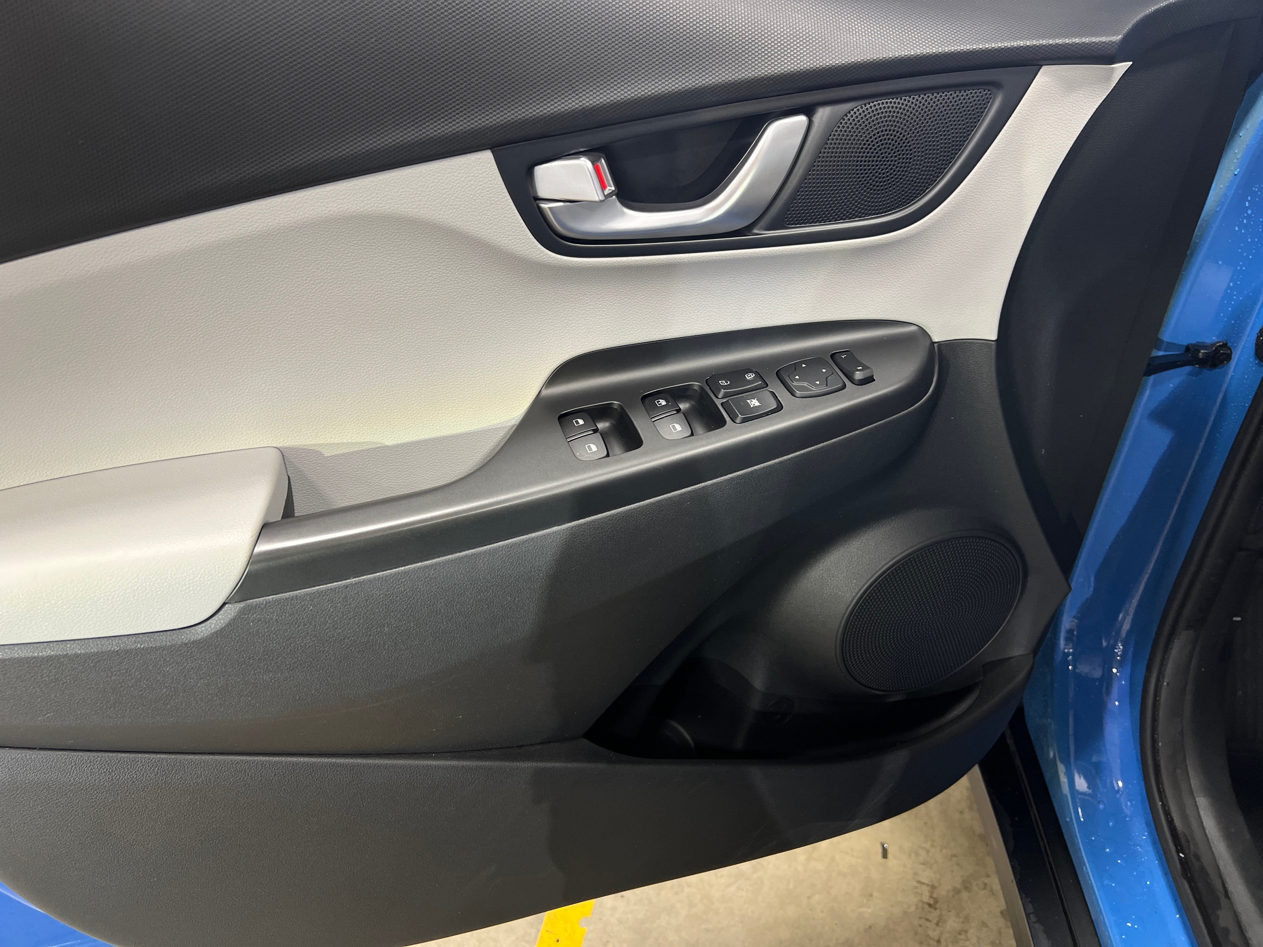 Used 2022 Hyundai Kona EV SEL with VIN KM8K23AGXNU143212 for sale in Auburn, WA