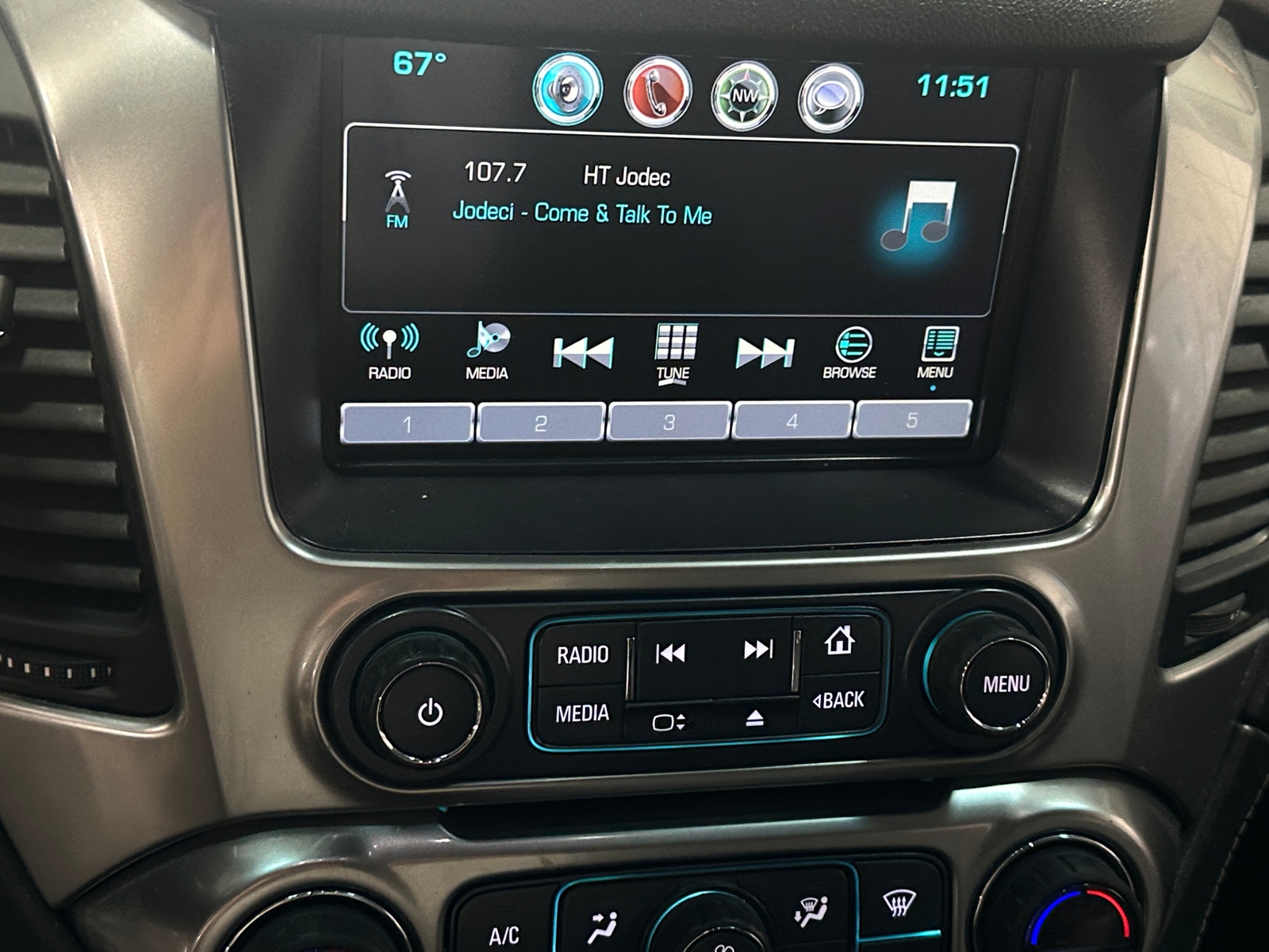 Thumbnail: 2018 Chevrolet Tahoe - 3