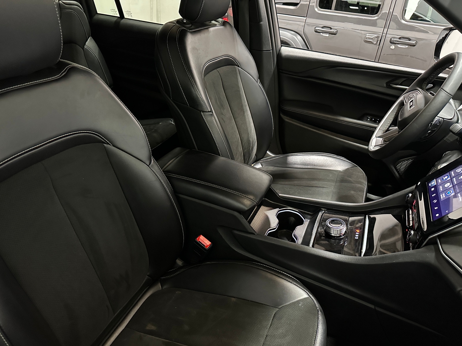 Thumbnail: 2024 Jeep Grand Cherokee L - 2