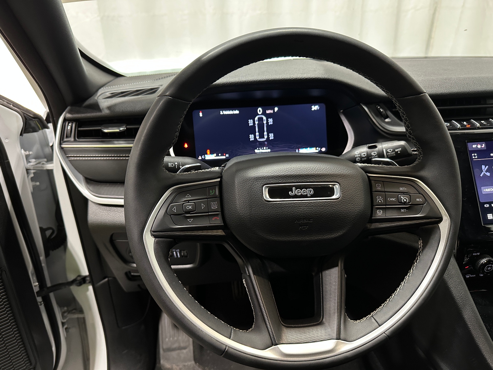 Thumbnail: 2024 Jeep Grand Cherokee L - 5