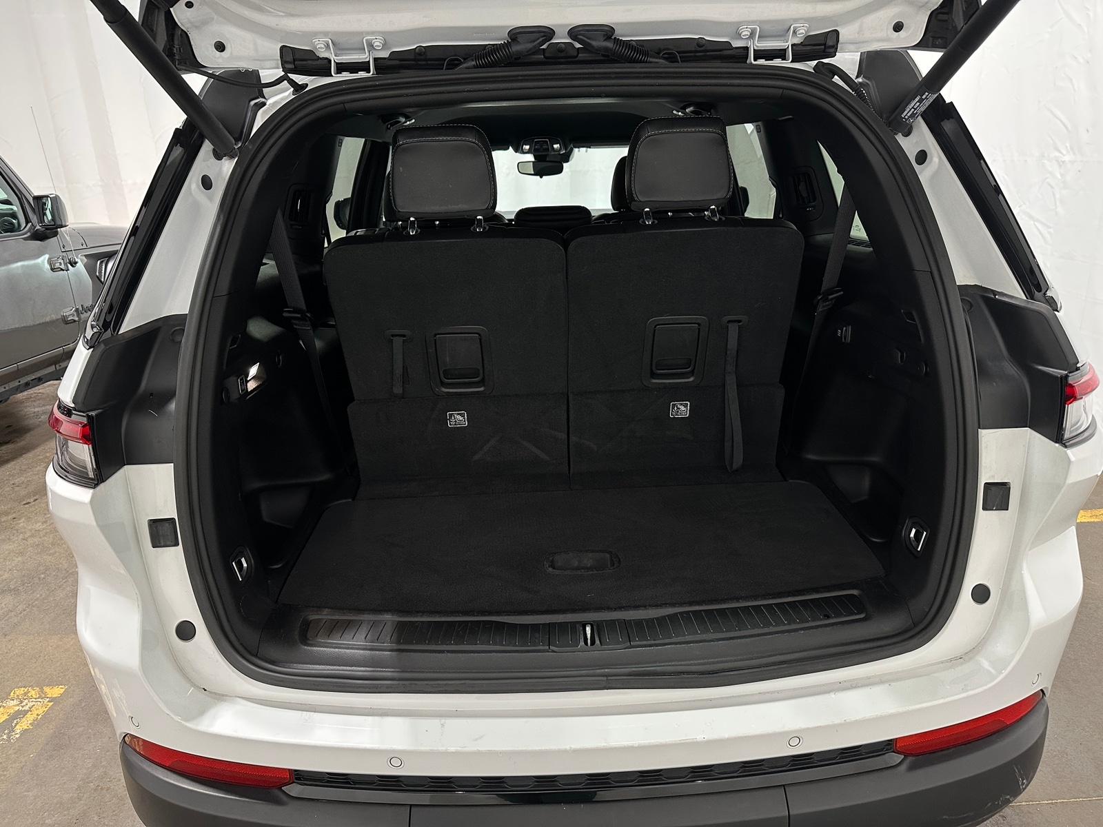 Thumbnail: 2024 Jeep Grand Cherokee L - 7