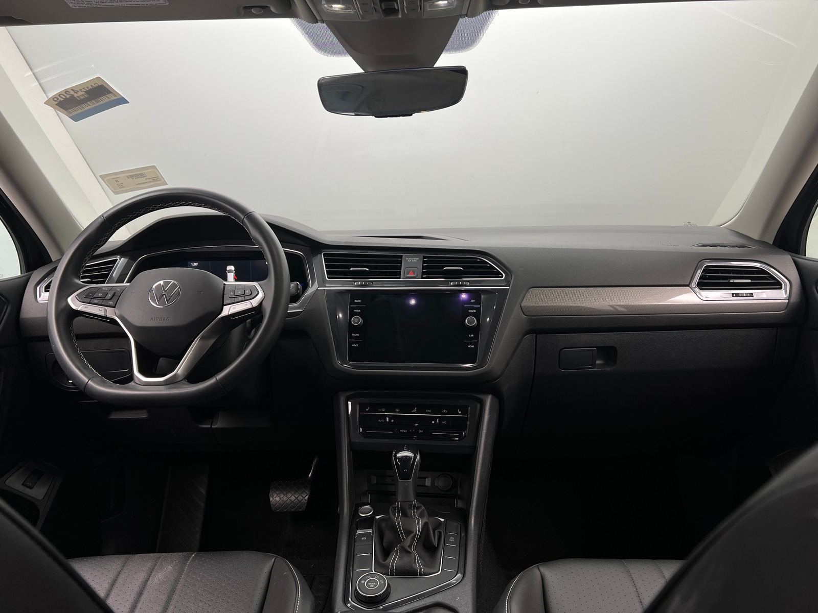 Thumbnail: 2022 Volkswagen Tiguan - 2