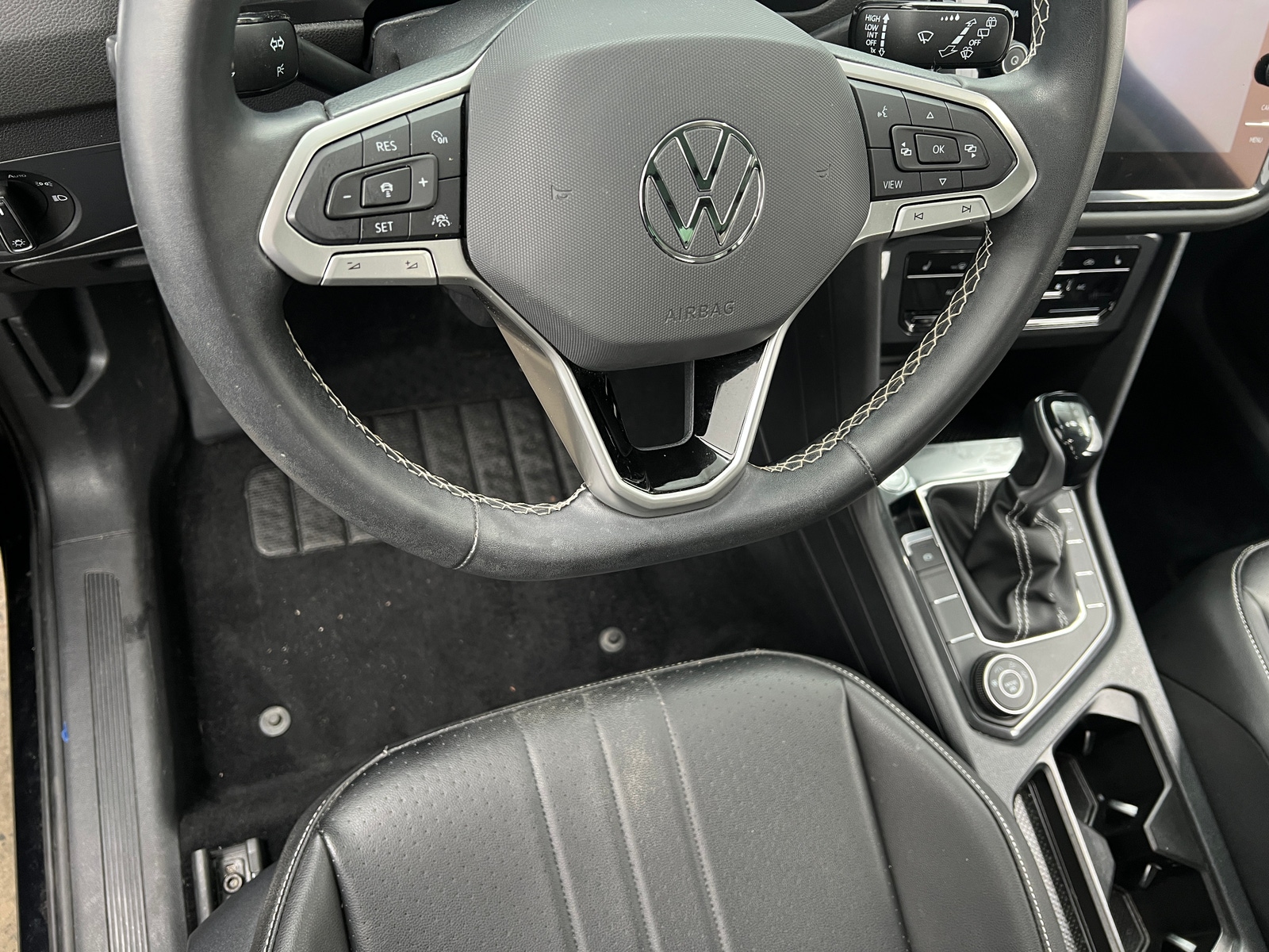 Thumbnail: 2022 Volkswagen Tiguan - 4