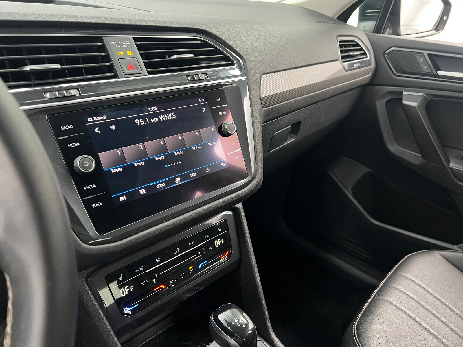 Thumbnail: 2022 Volkswagen Tiguan - 3