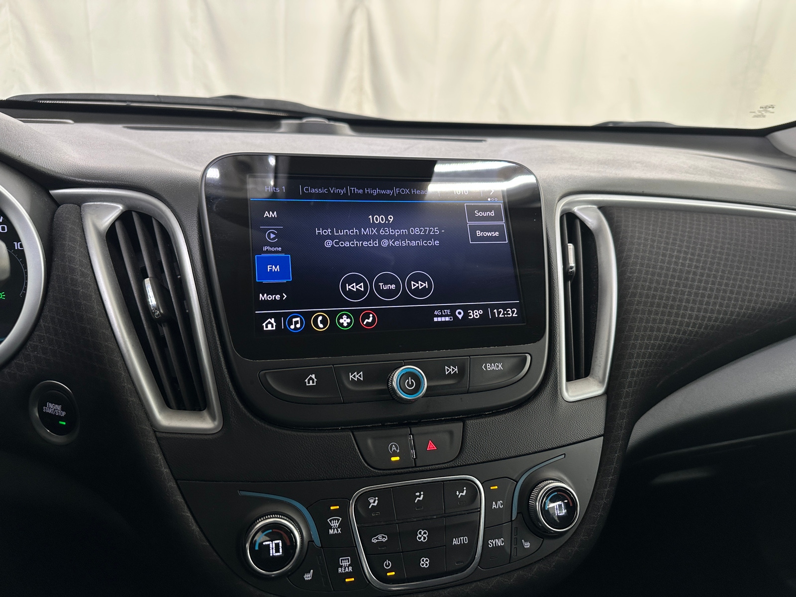 Thumbnail: 2023 Chevrolet Malibu - 4