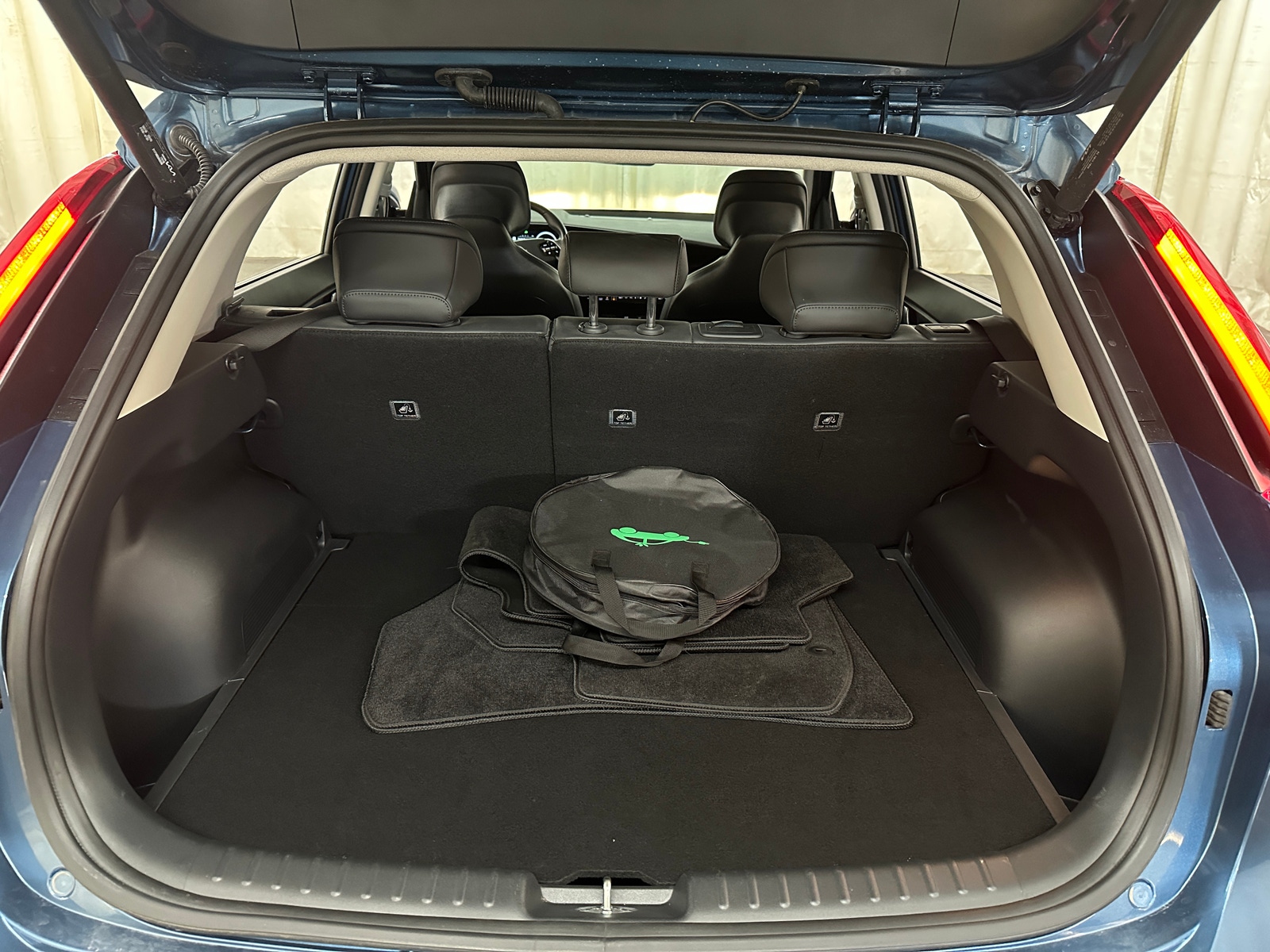 Thumbnail: 2023 Kia Niro - 7