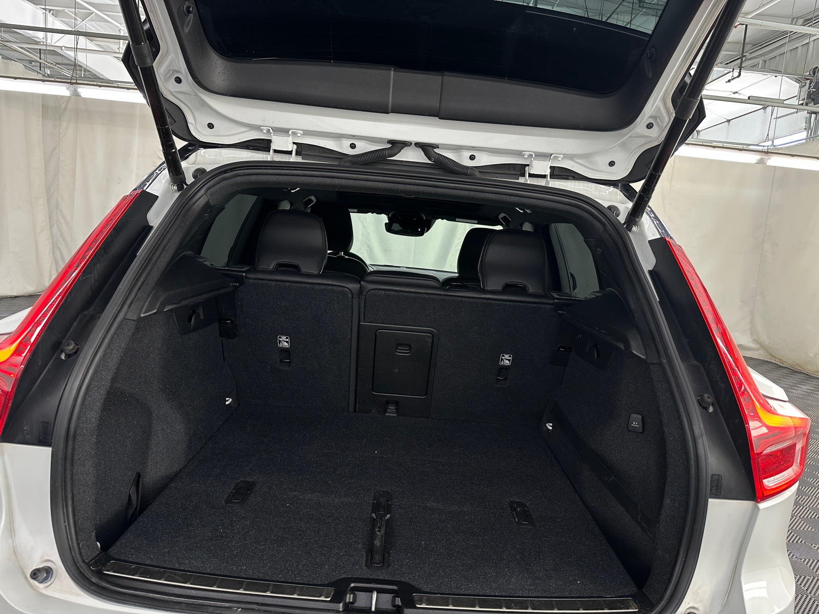 Thumbnail: 2020 Volvo XC40 - 6