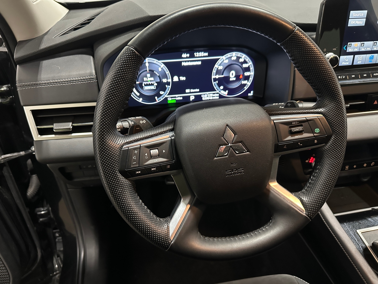 Thumbnail: 2023 Mitsubishi Outlander - 4