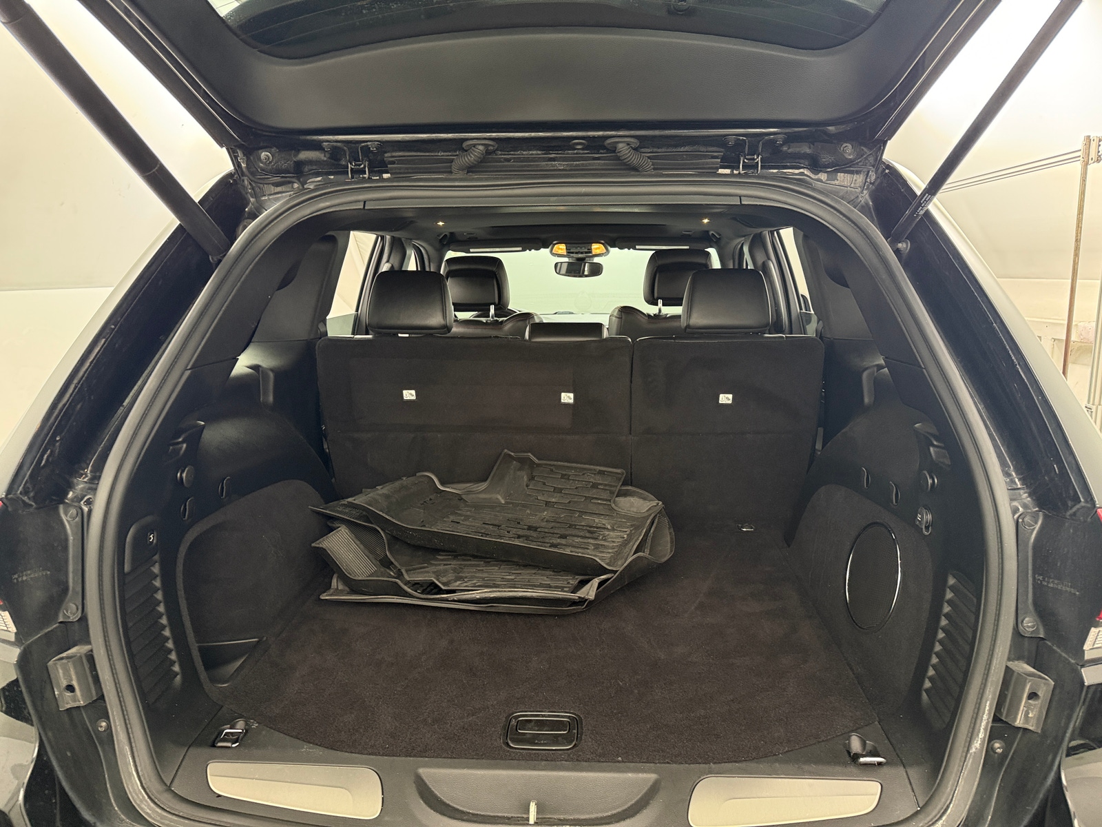 Thumbnail: 2020 Jeep Grand Cherokee - 6