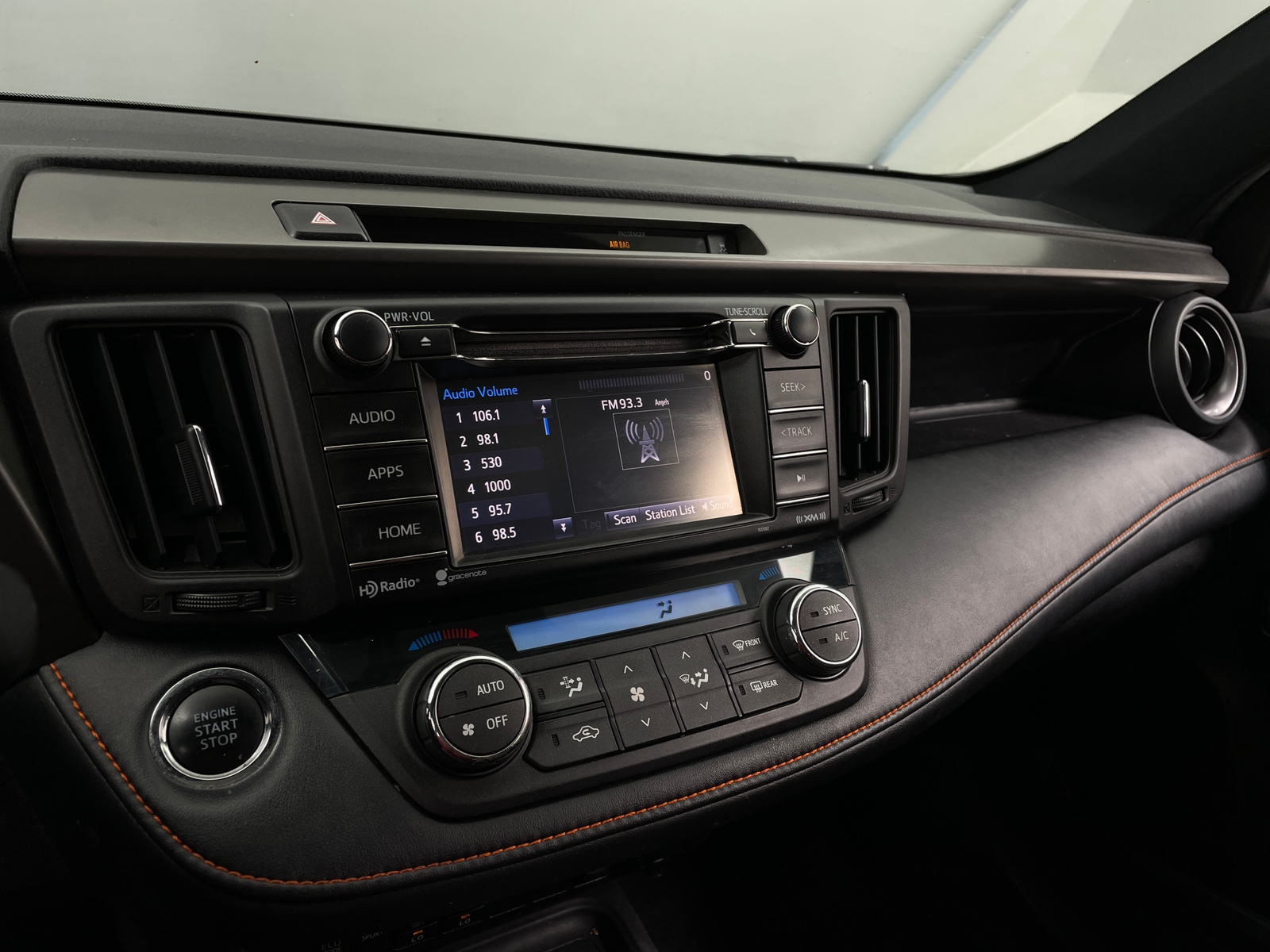 Thumbnail: 2016 Toyota RAV4 - 3