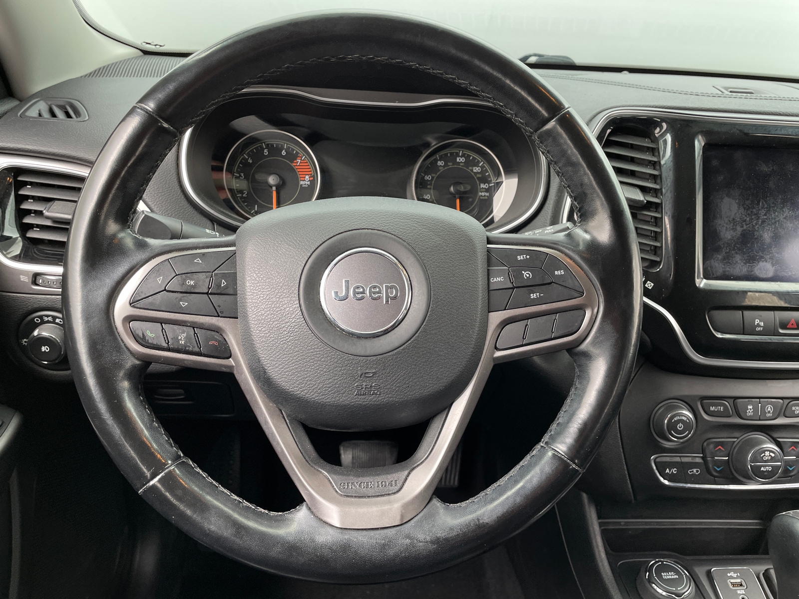 Thumbnail: 2020 Jeep Cherokee - 4