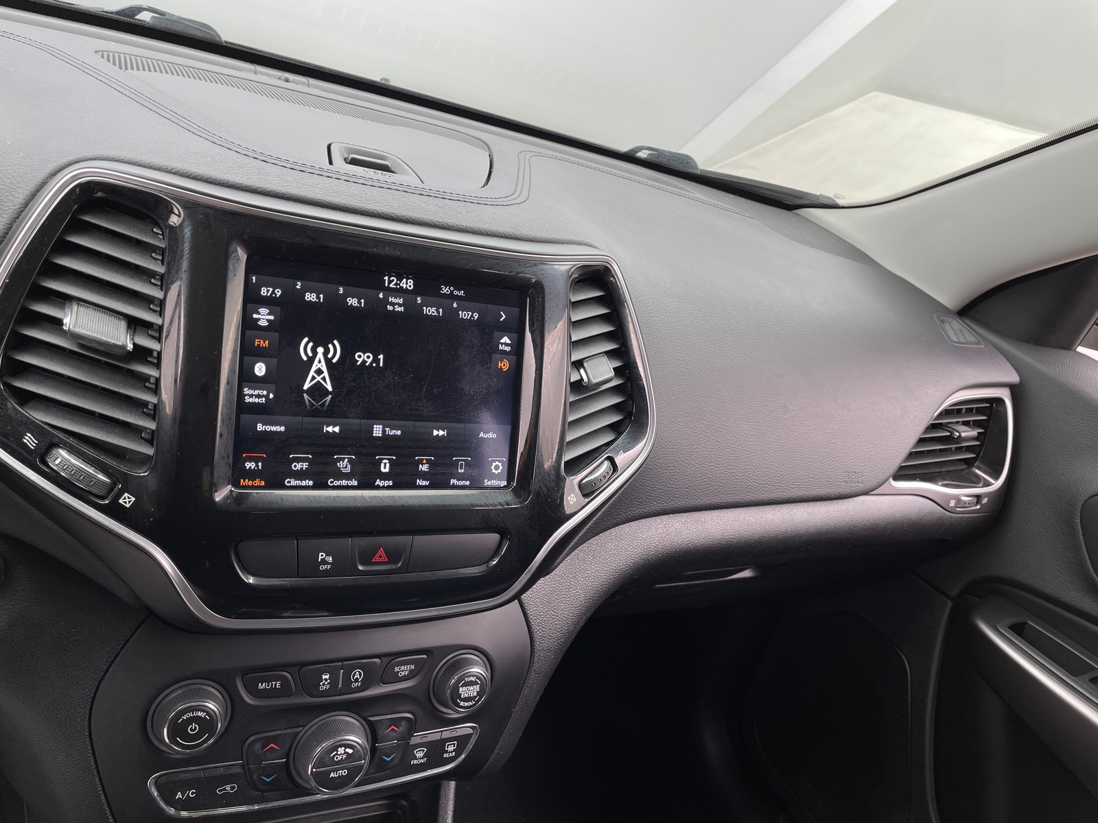 Thumbnail: 2020 Jeep Cherokee - 3