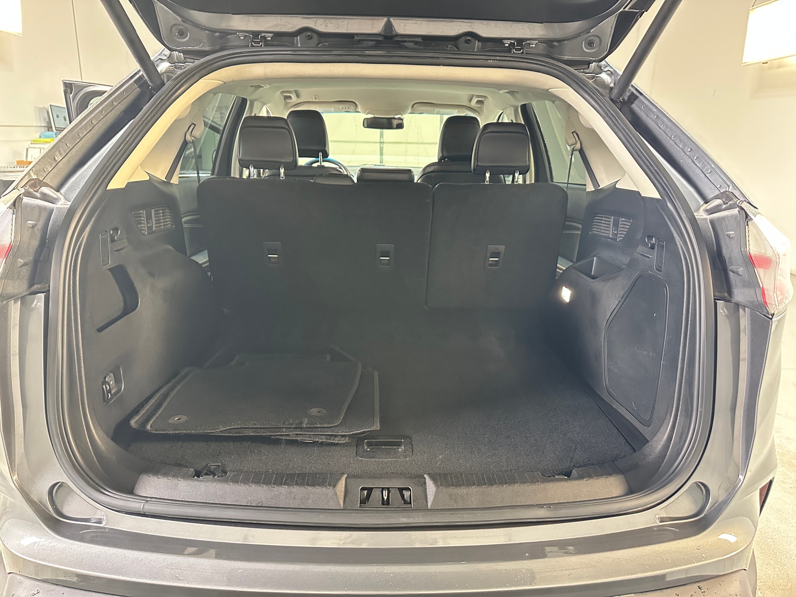 Thumbnail: 2023 Ford Edge - 6