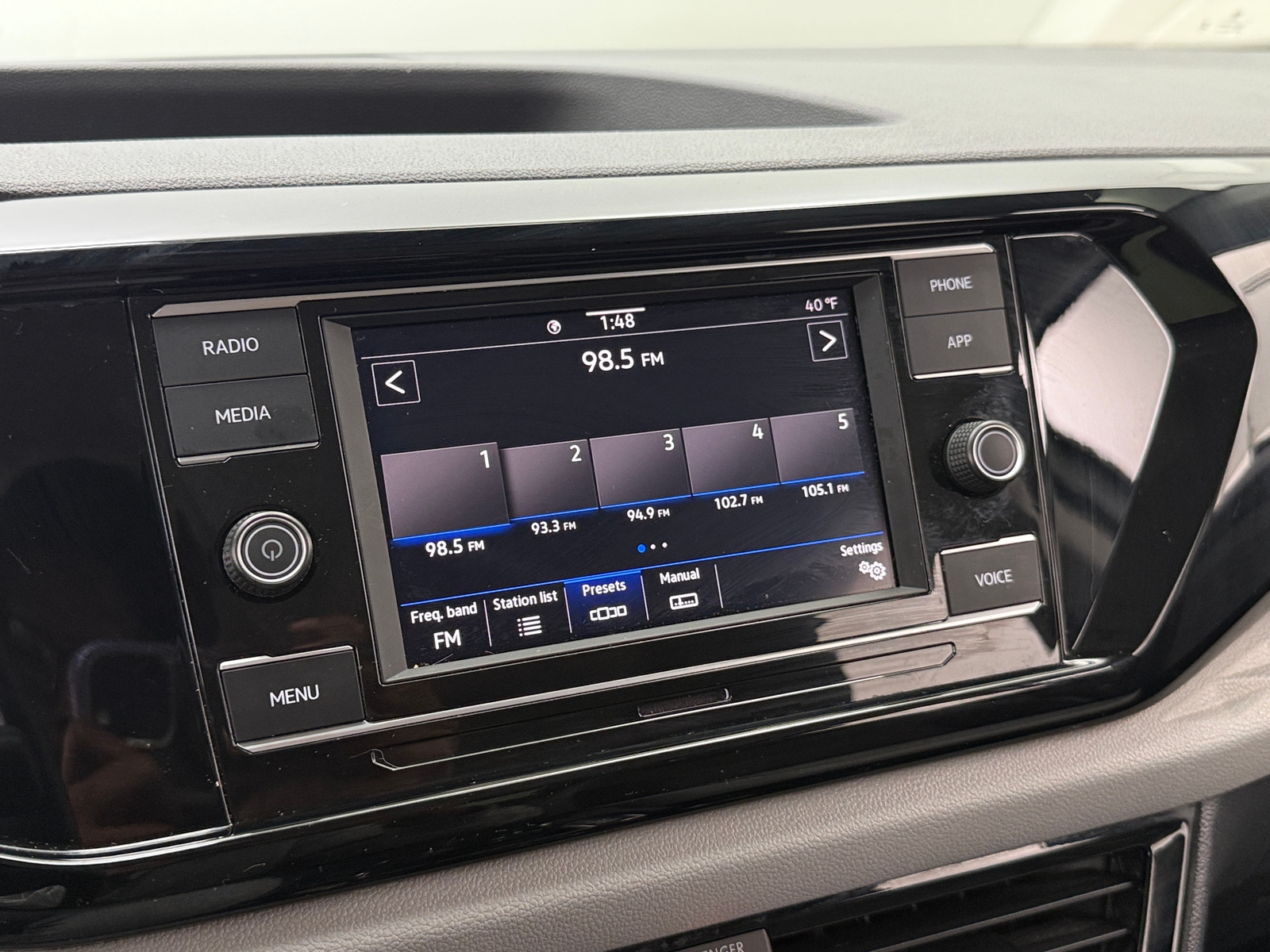 Thumbnail: 2023 Volkswagen Taos - 4