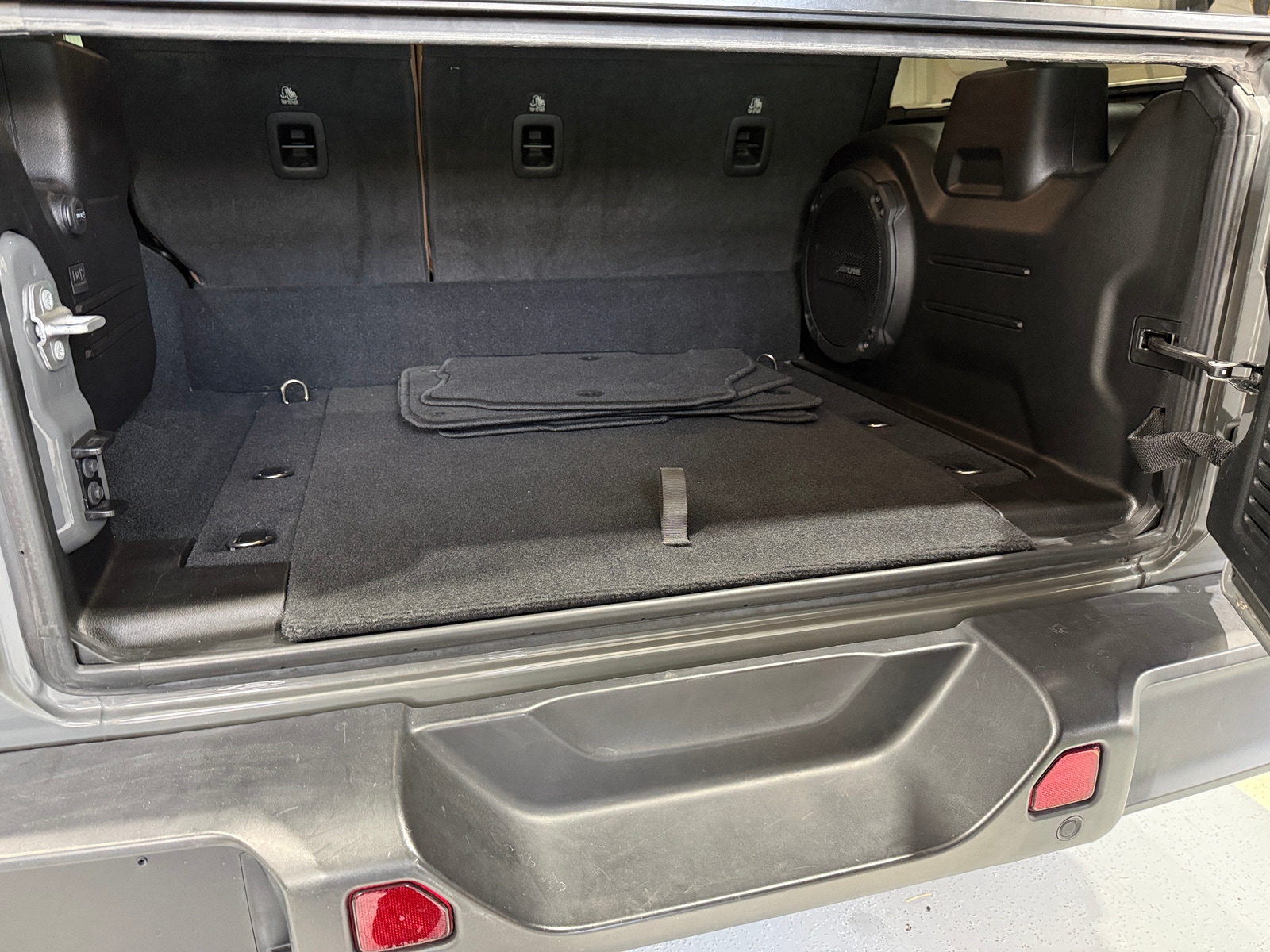 Thumbnail: 2022 Jeep Wrangler - 6