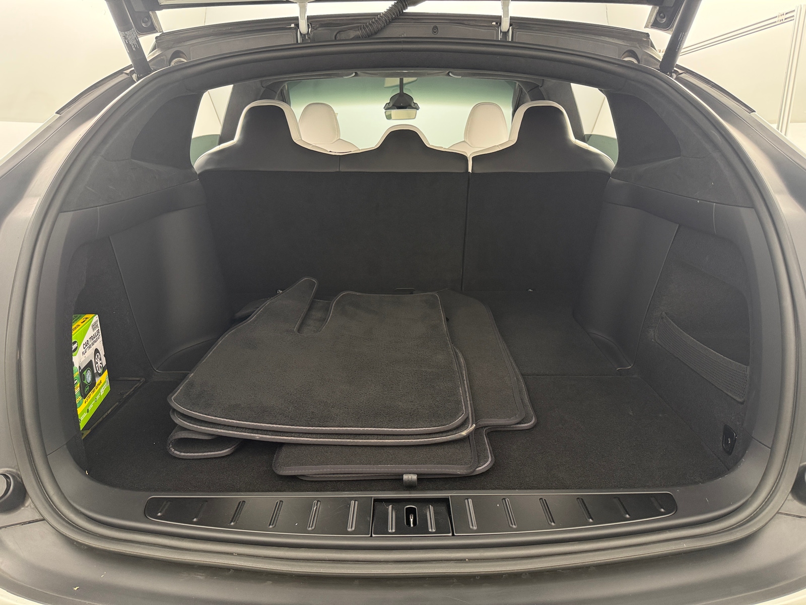 Thumbnail: 2022 Tesla Model X - 6