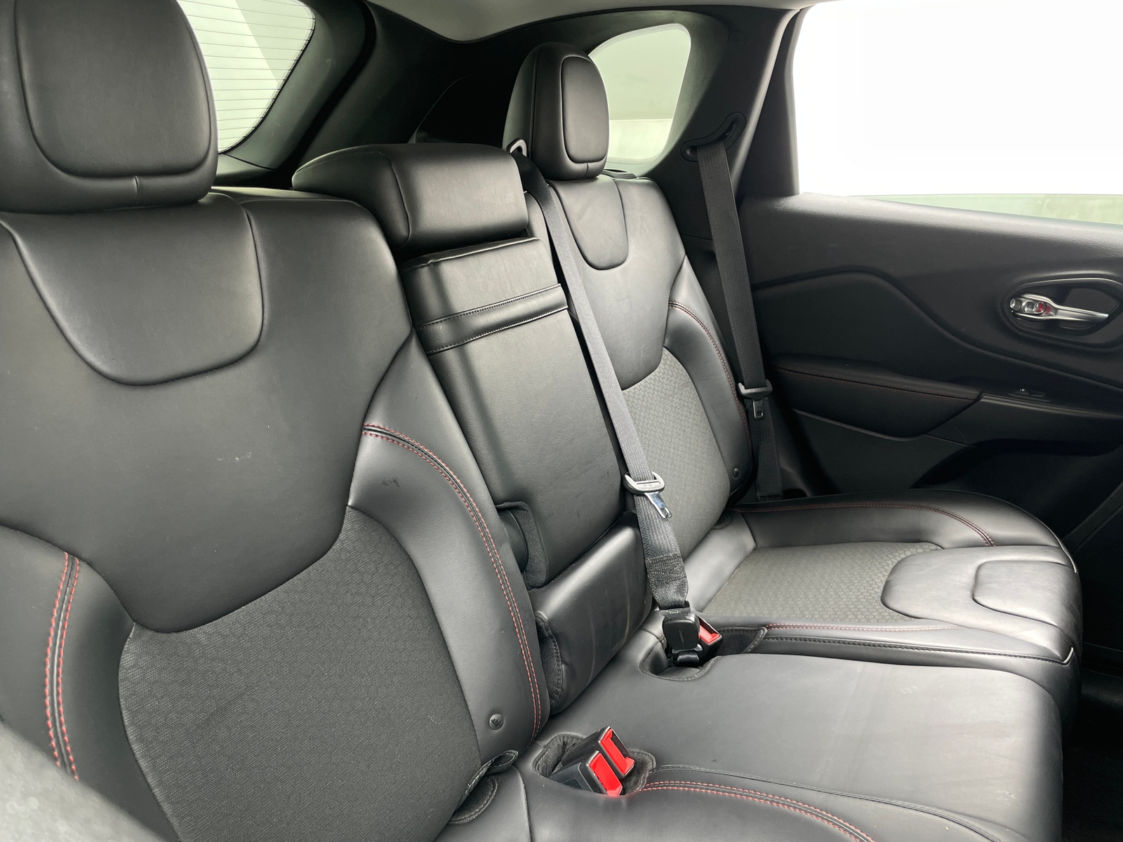 Thumbnail: 2019 Jeep Cherokee - 6