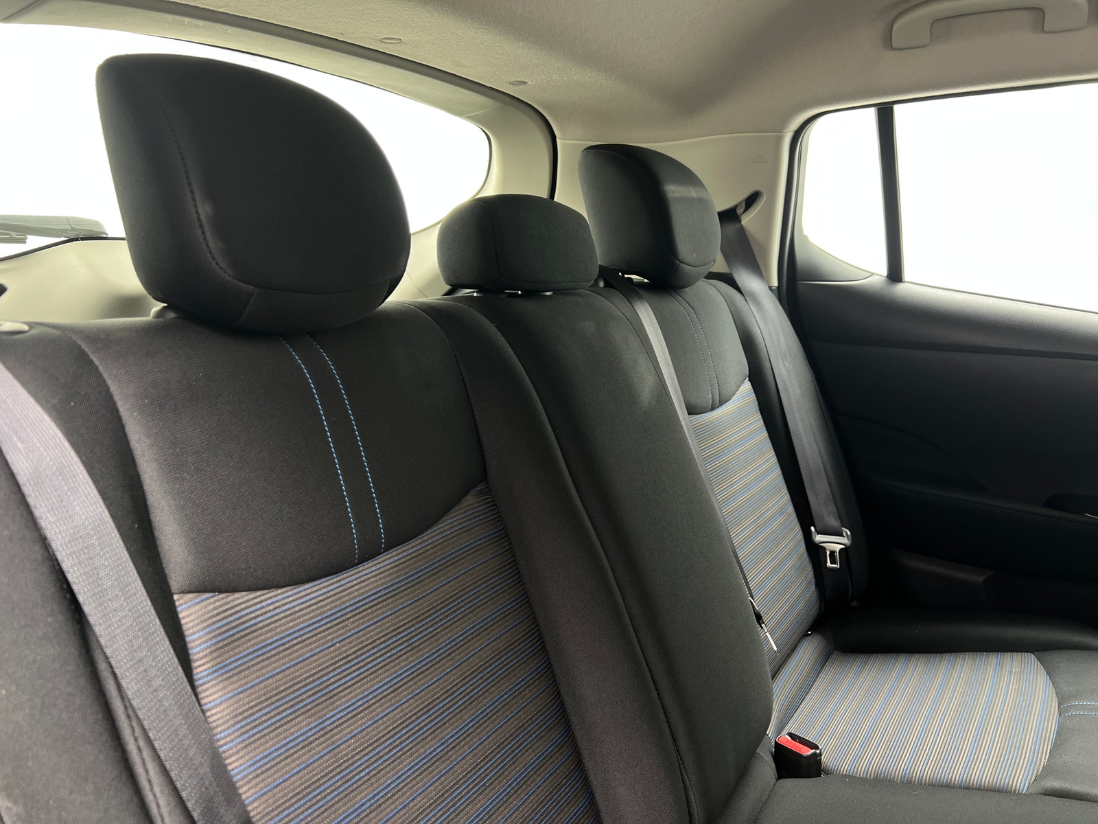 Thumbnail: 2022 Nissan Leaf - 6