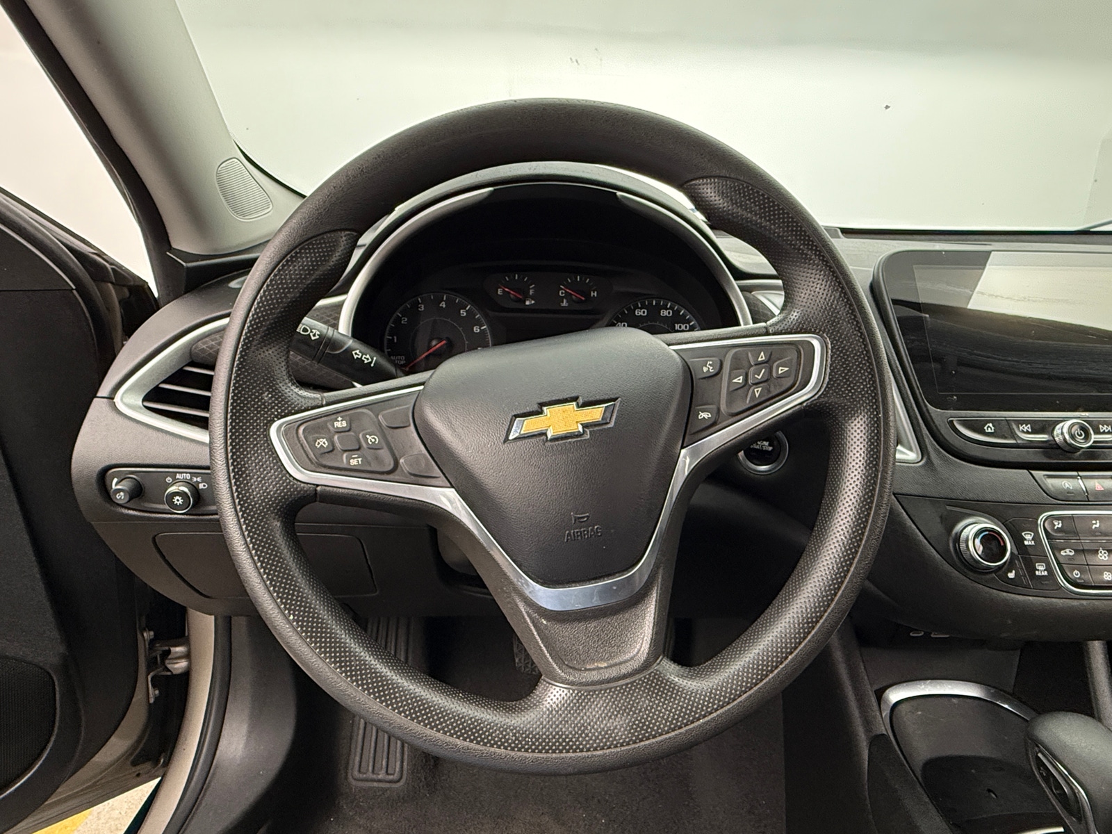 Thumbnail: 2022 Chevrolet Malibu - 5