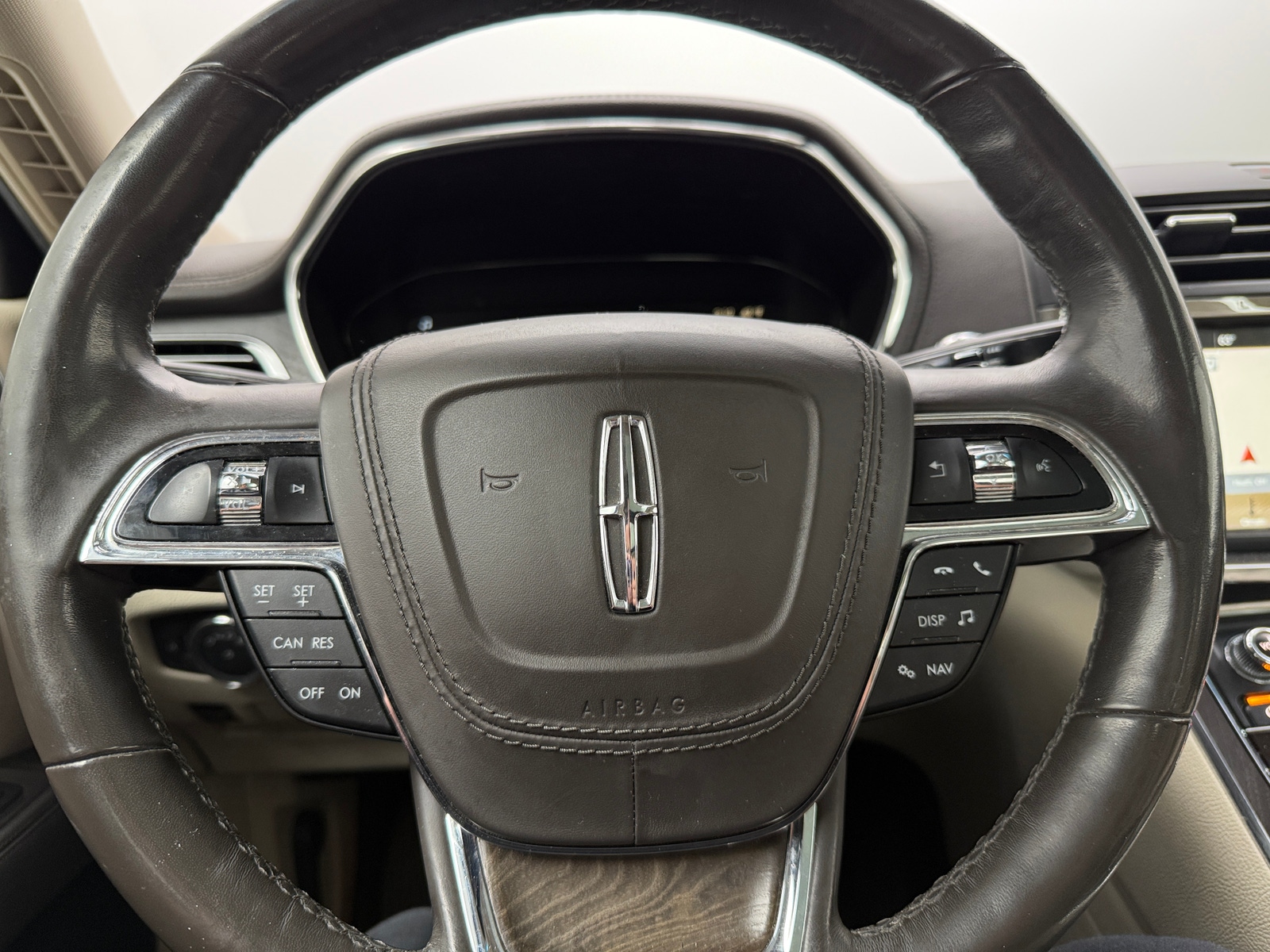 Thumbnail: 2018 Lincoln Continental - 4