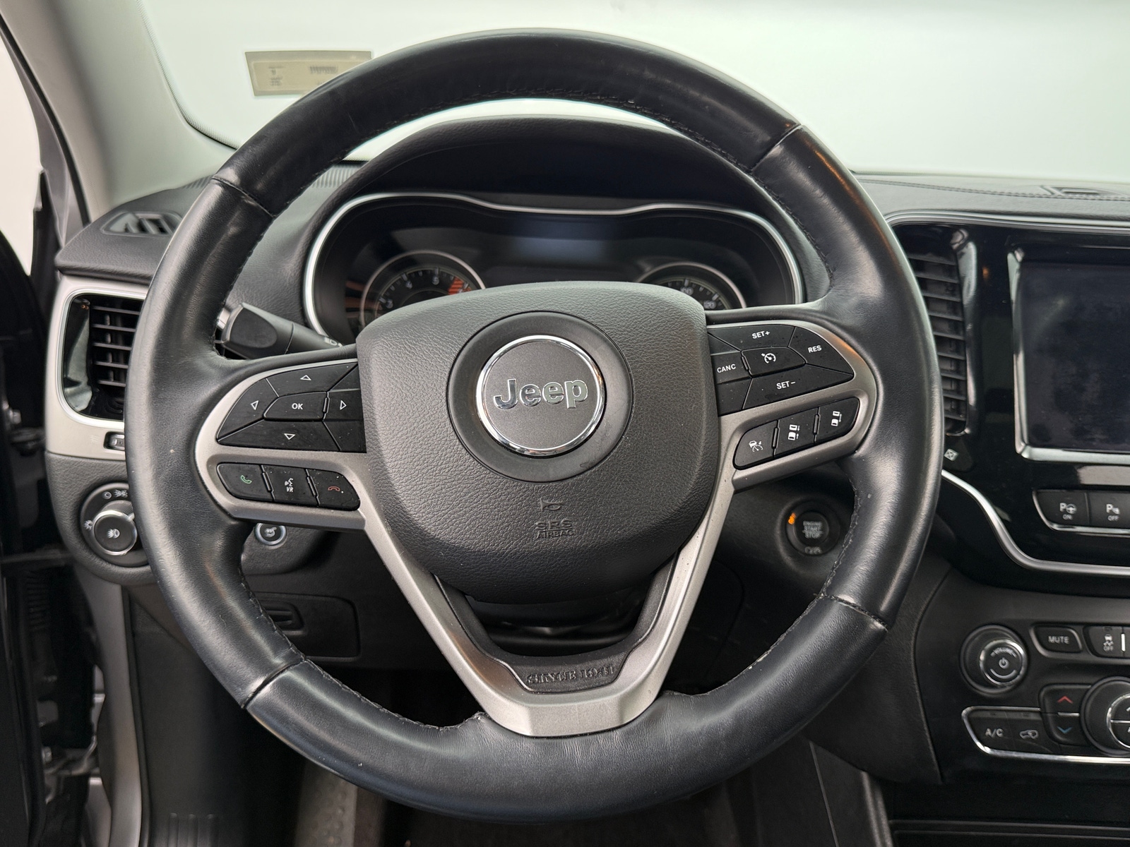 Thumbnail: 2019 Jeep Cherokee - 4