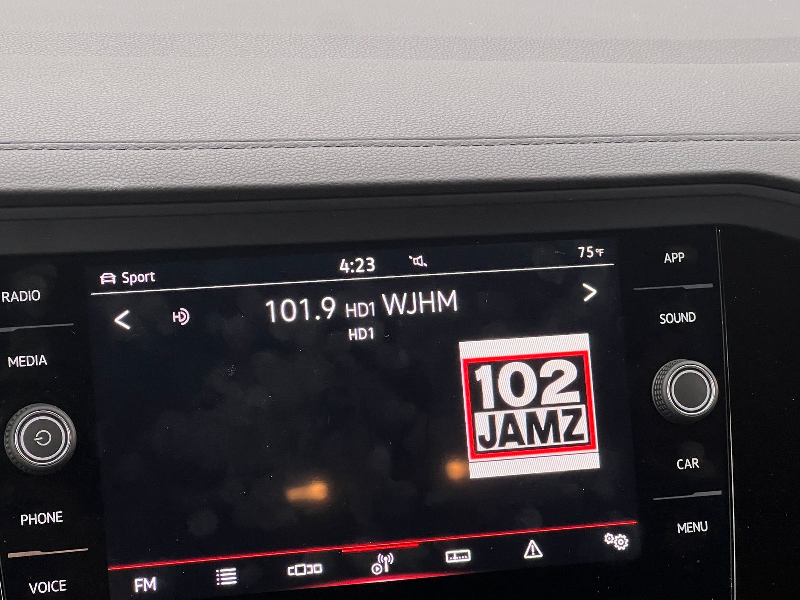 Thumbnail: 2024 Volkswagen Jetta - 3