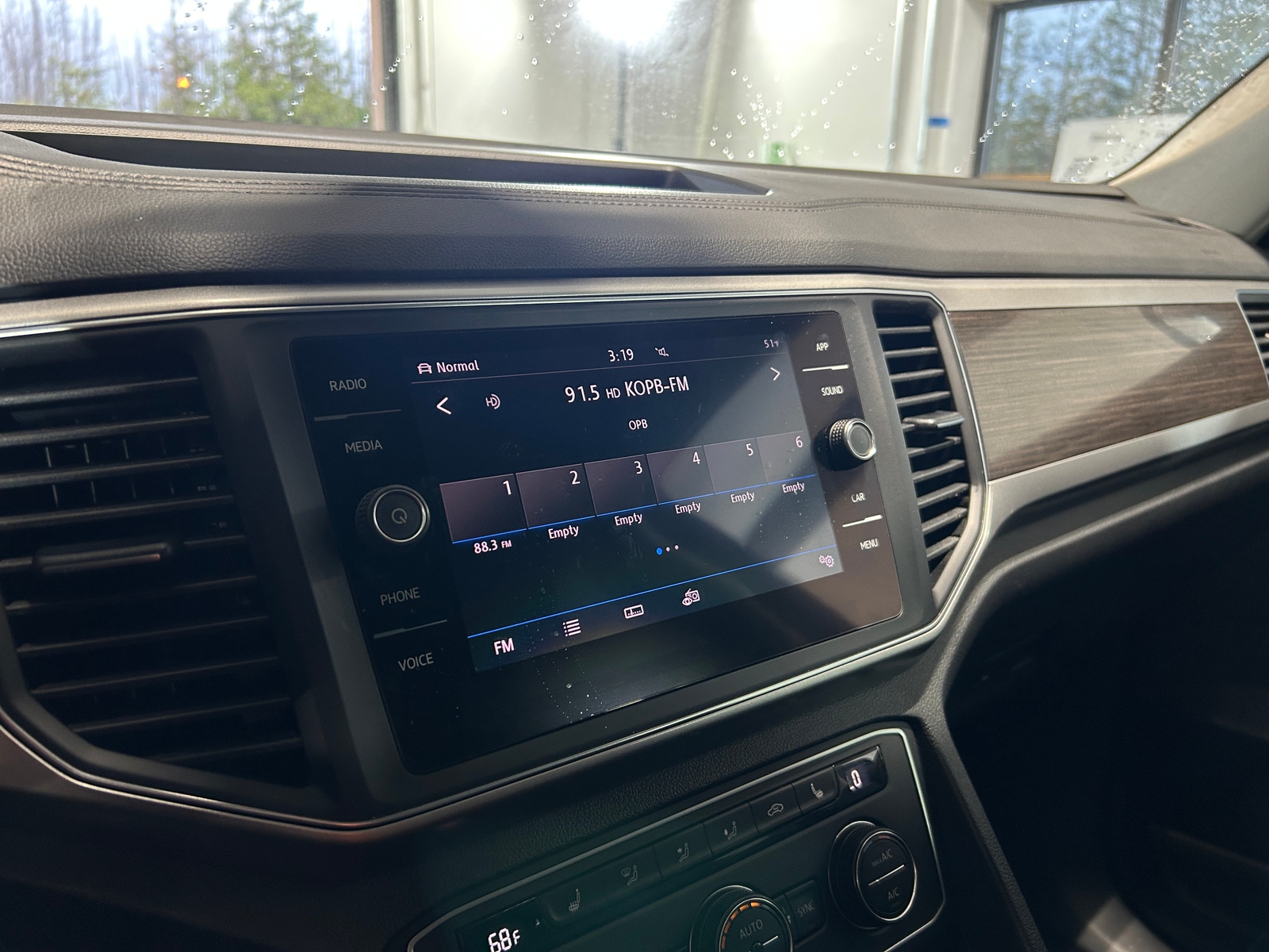 Thumbnail: 2018 Volkswagen Atlas - 3