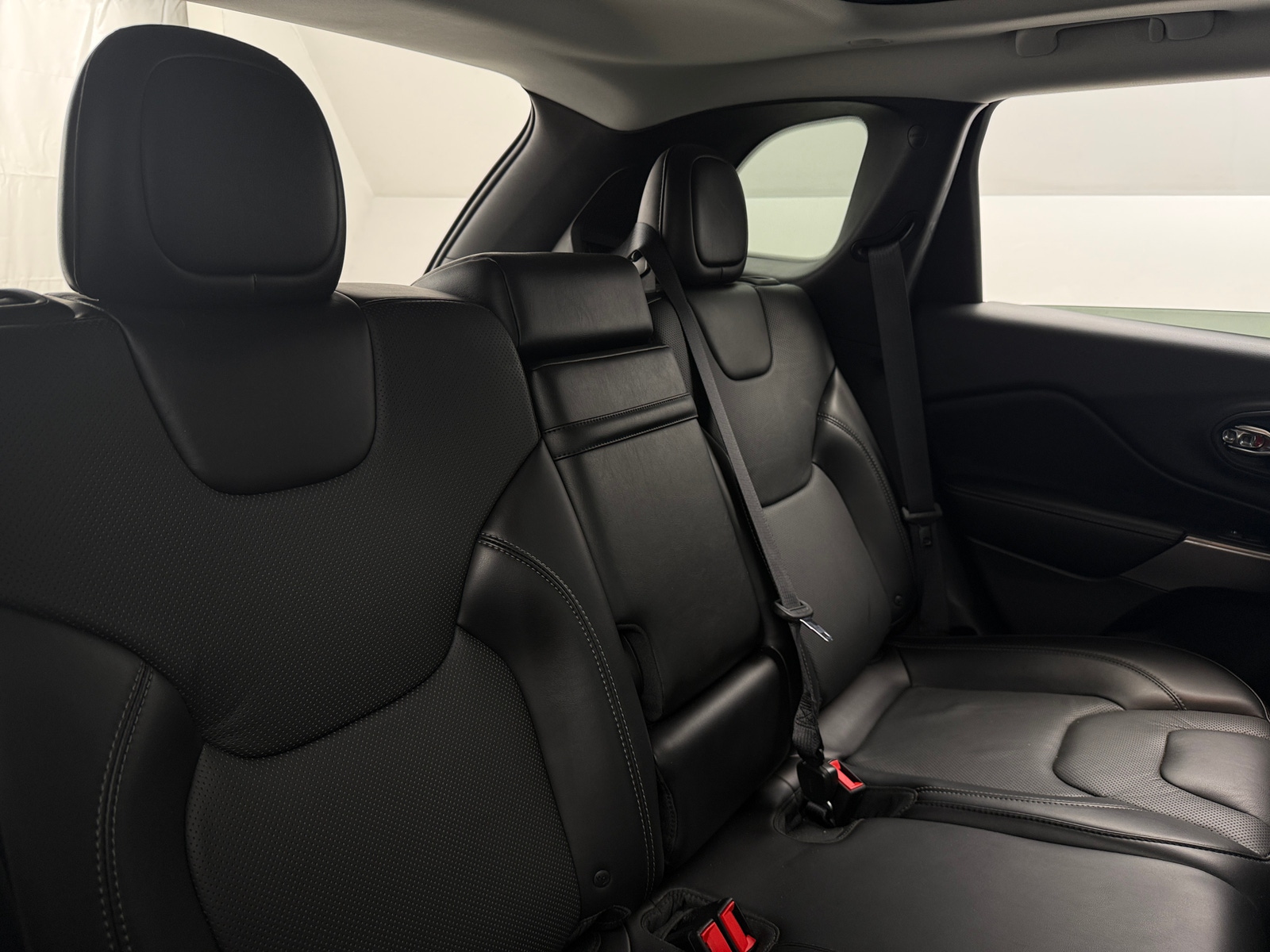 Thumbnail: 2019 Jeep Cherokee - 5