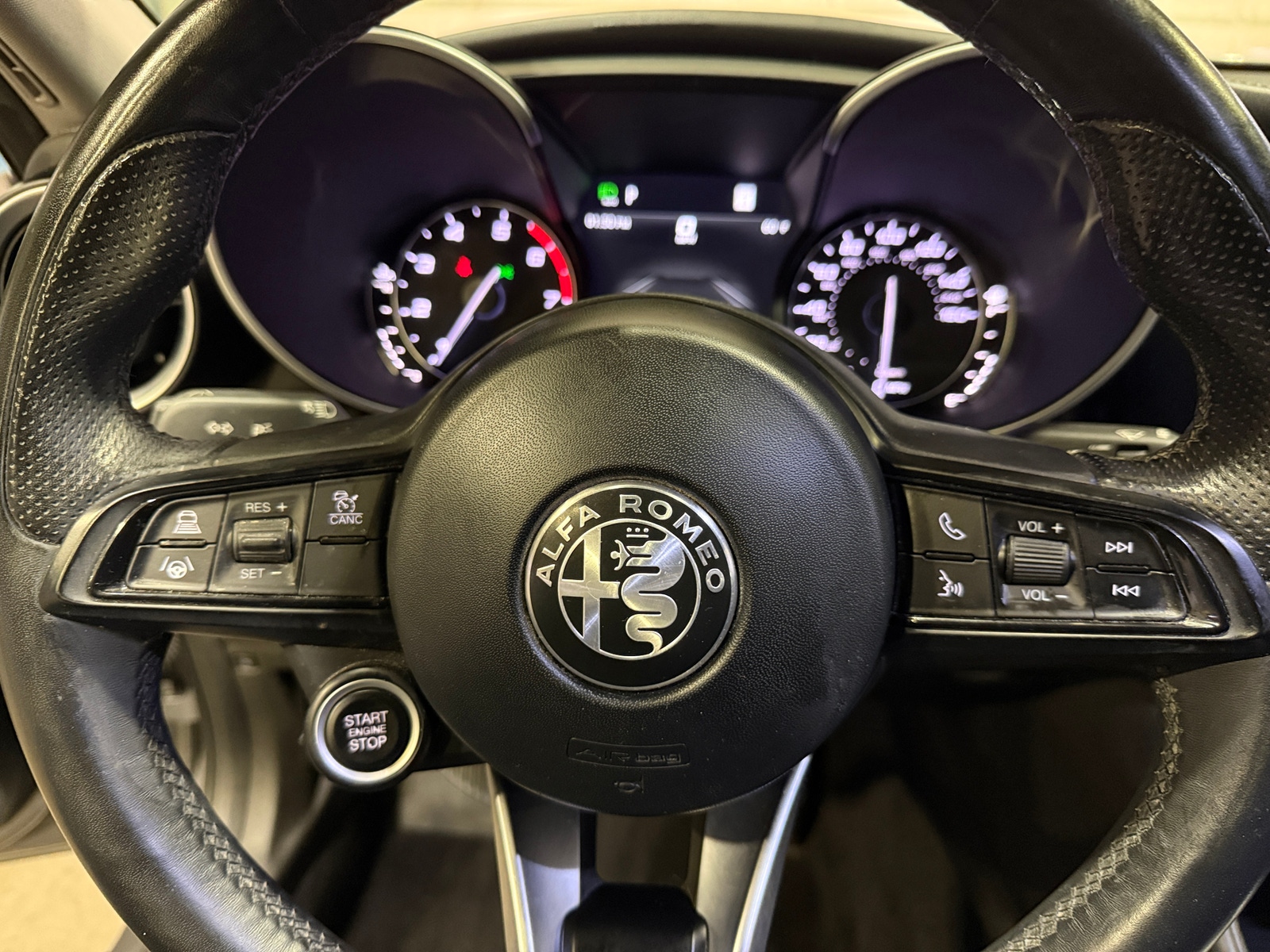 Thumbnail: 2021 Alfa Romeo Giulia - 4