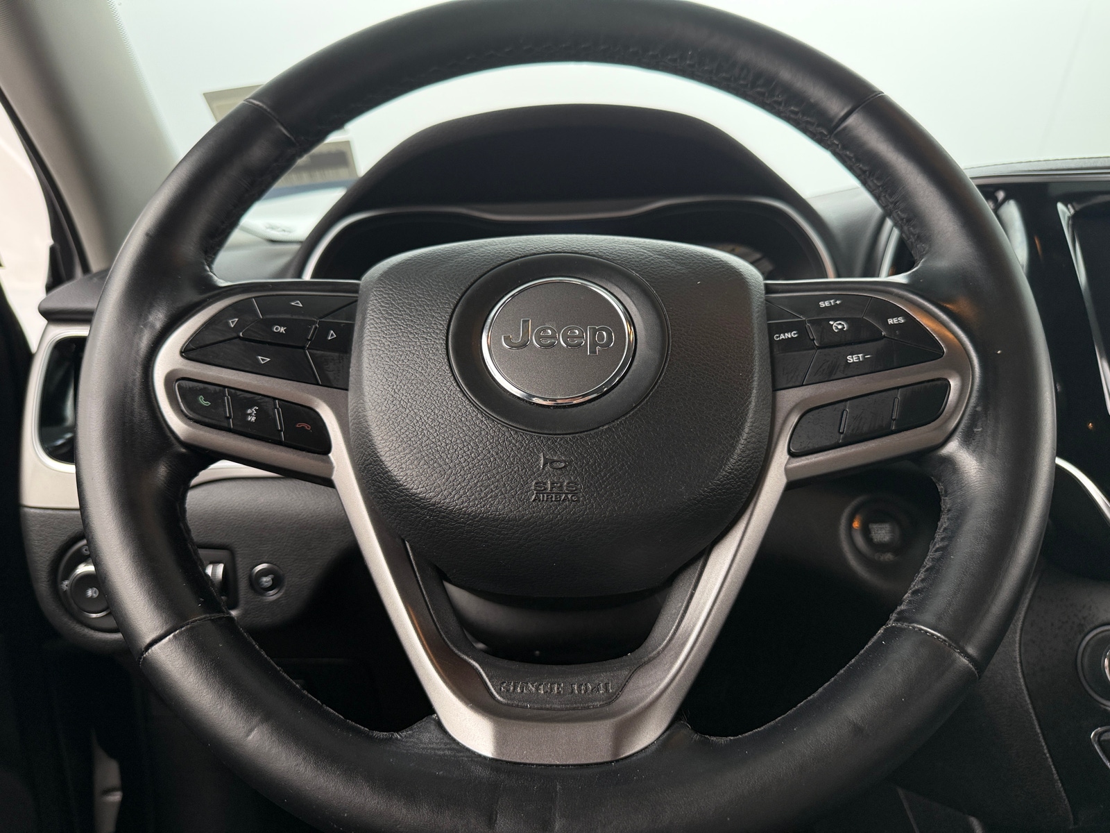 Thumbnail: 2020 Jeep Cherokee - 4