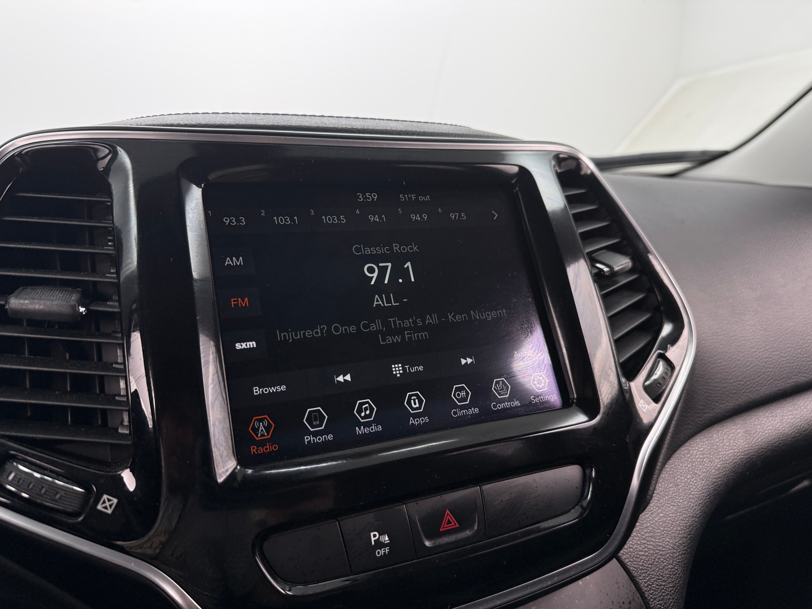 Thumbnail: 2020 Jeep Cherokee - 3