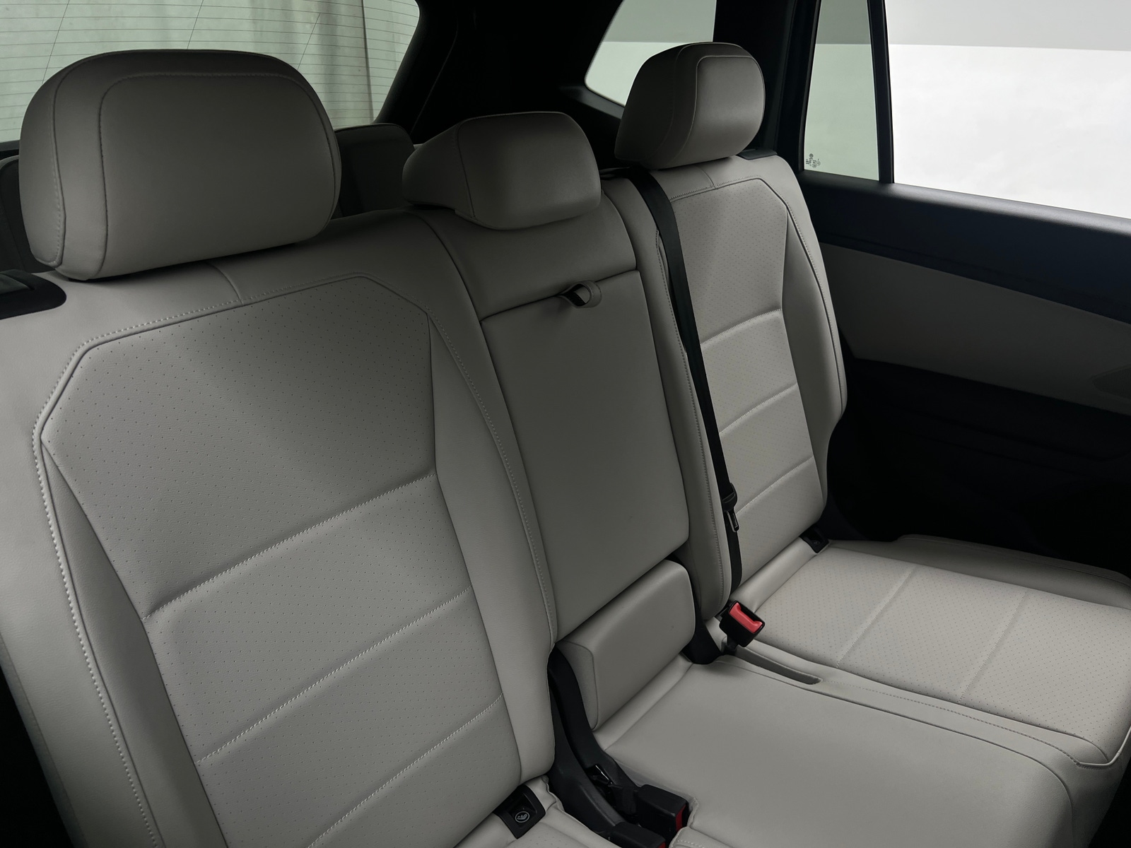 Thumbnail: 2021 Volkswagen Tiguan - 5