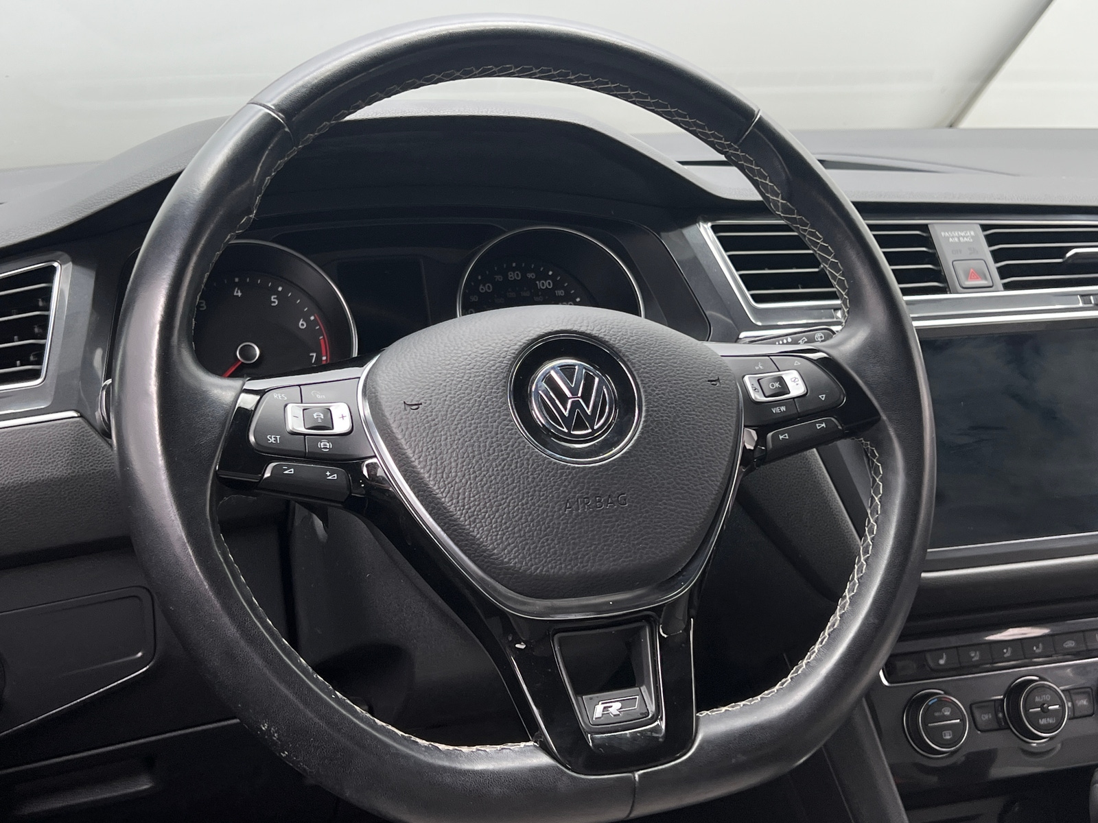 Thumbnail: 2021 Volkswagen Tiguan - 4