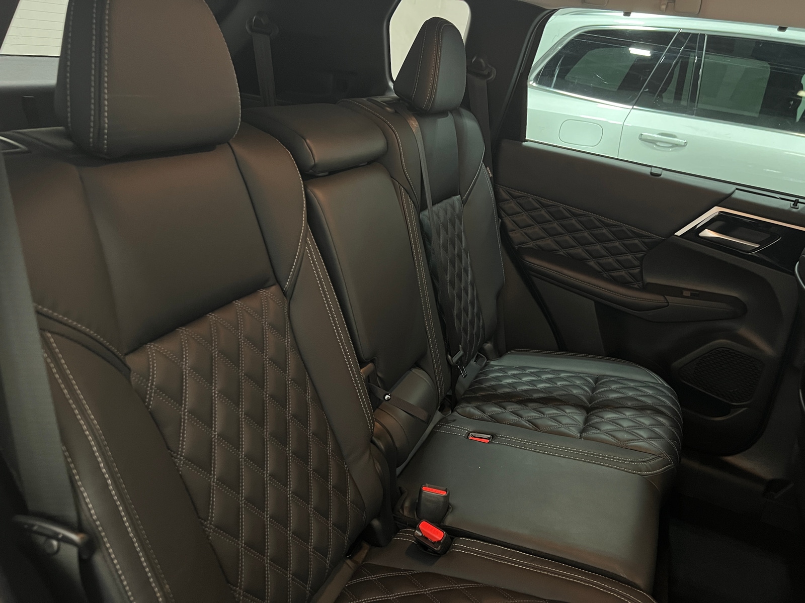 Thumbnail: 2023 Mitsubishi Outlander - 5