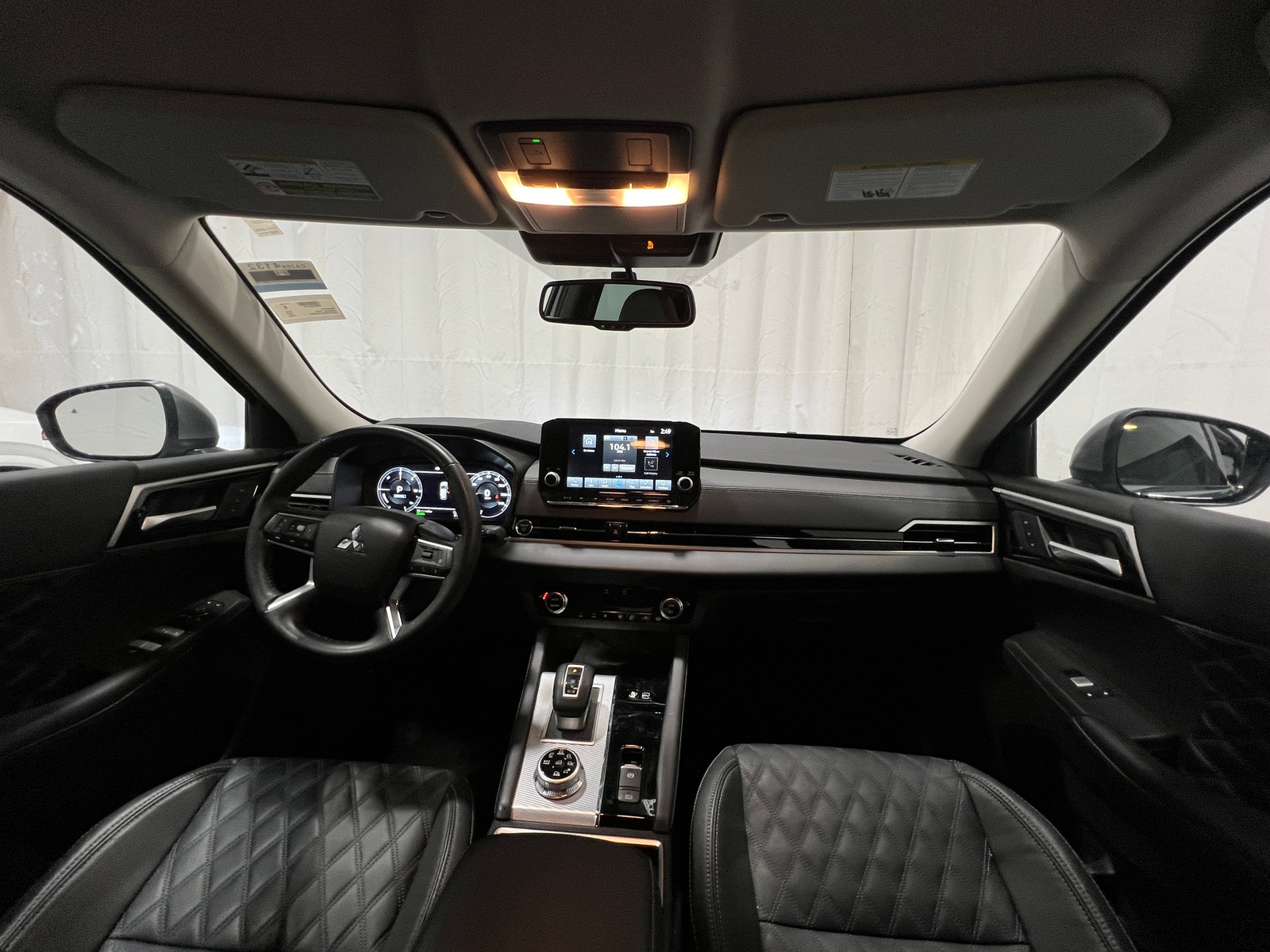 Thumbnail: 2023 Mitsubishi Outlander - 2