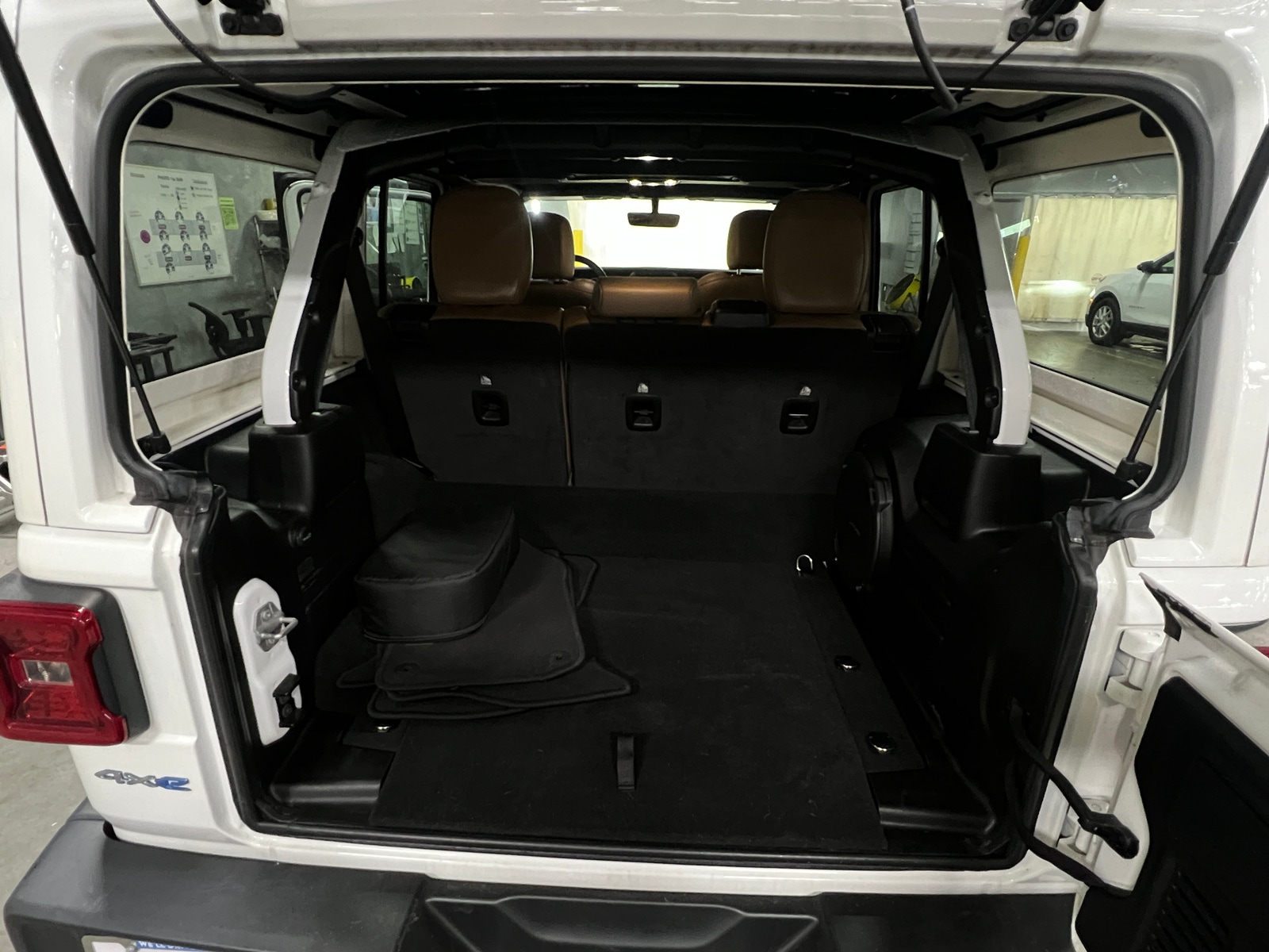 Thumbnail: 2022 Jeep Wrangler - 6