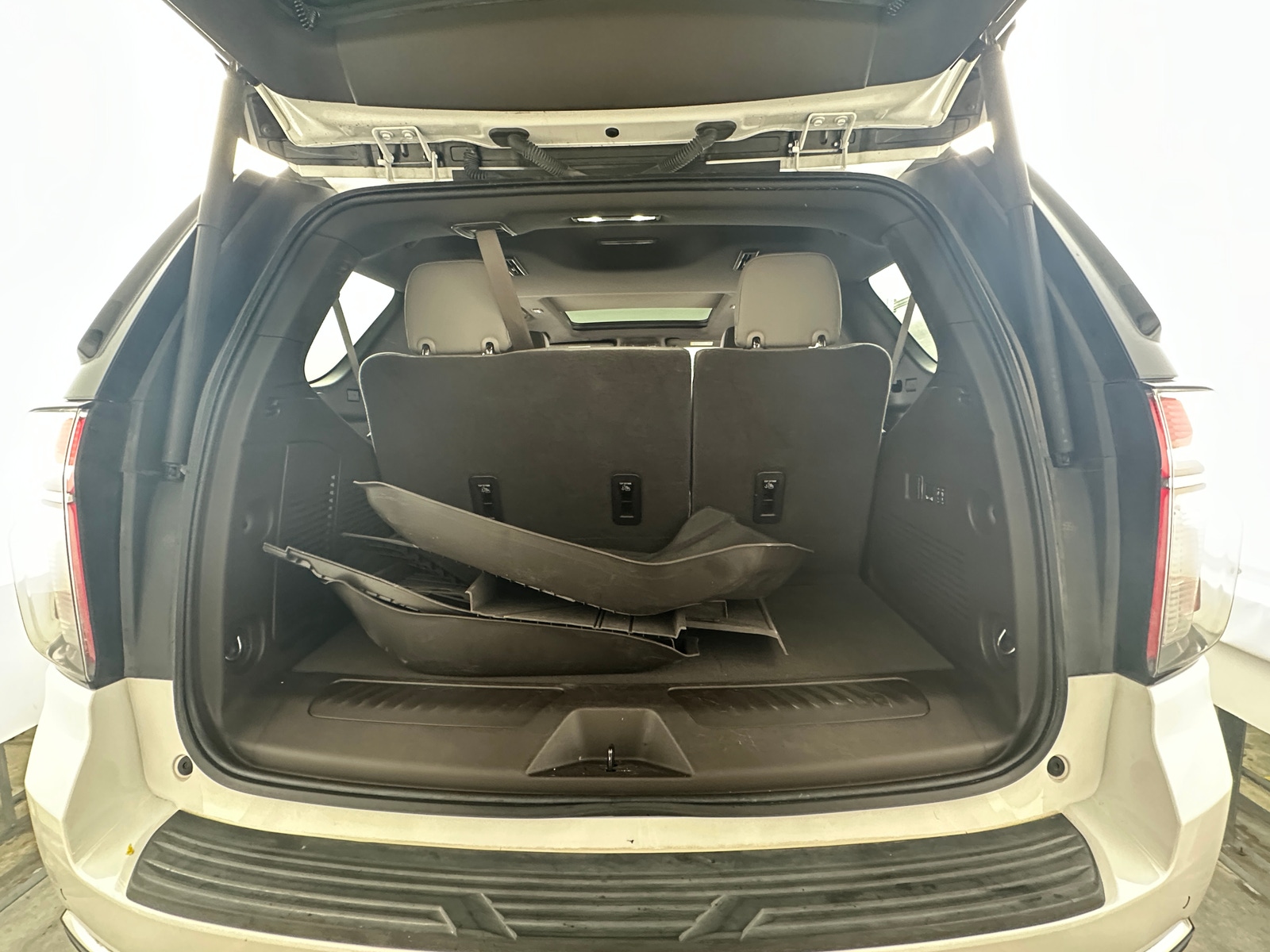 Thumbnail: 2023 Chevrolet Tahoe - 6